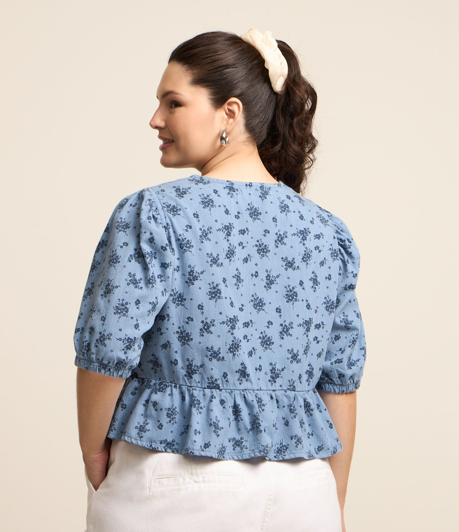 Blusa Cropped em Sarja Floral com Laços Curve & Plus Size Azul 3