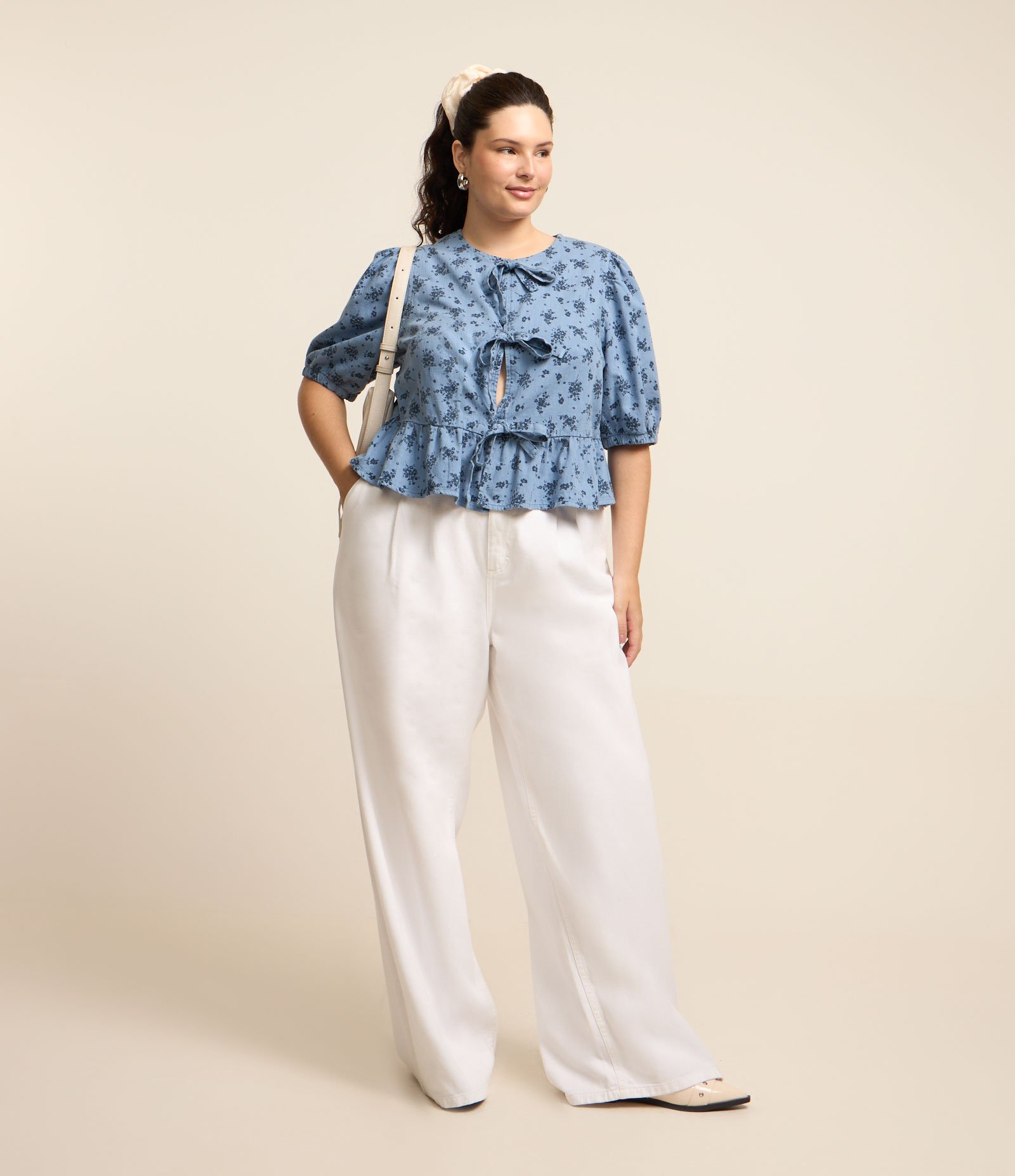 Blusa Cropped em Sarja Floral com Laços Curve & Plus Size Azul 4
