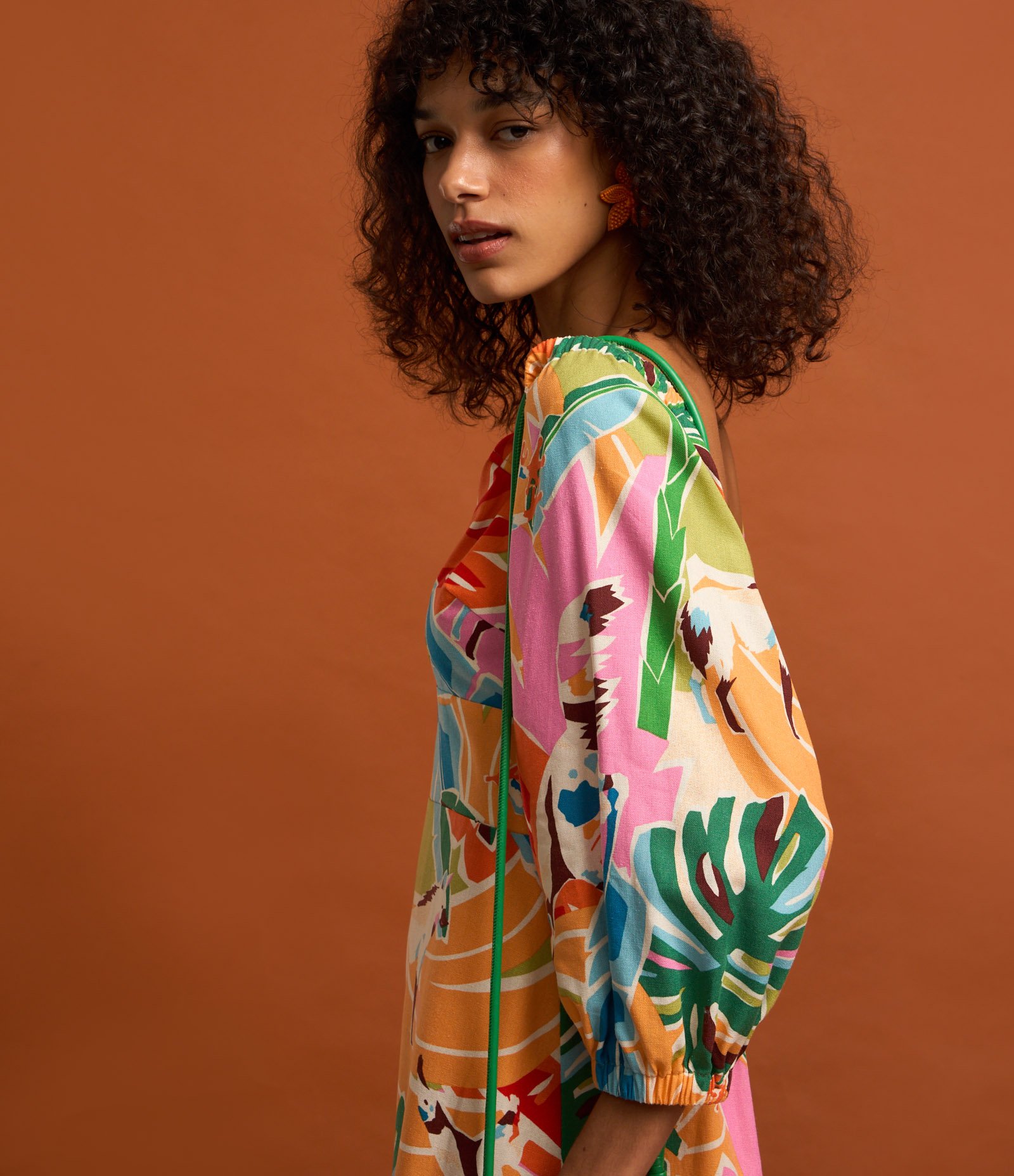 Vestido Curto em Viscose e Linho com Estampa de Folhagens Amarelo 3
