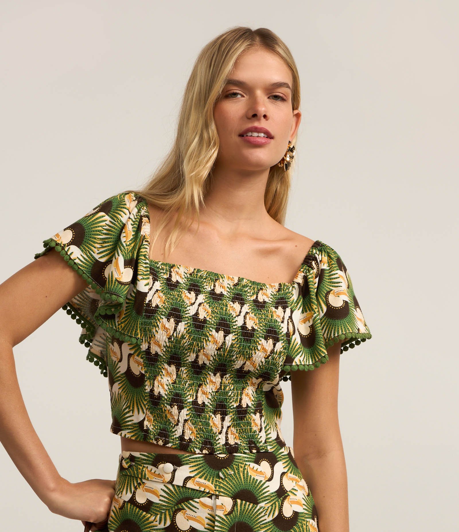 Blusa Cropped em Viscose e Linho com Lastex e Estampa Tucanos Verde 3