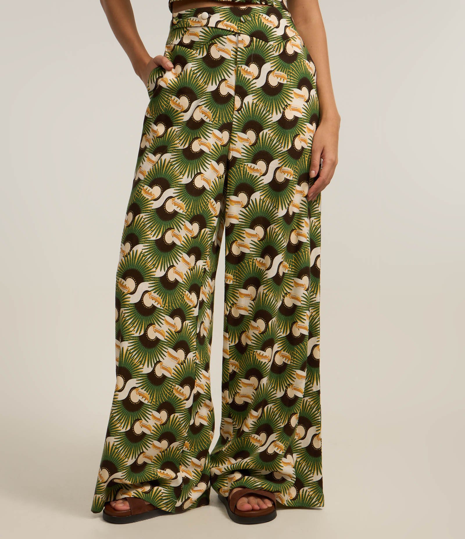 Calça Pantalona em Viscose e Linho com Estampa Tucanos Verde 3