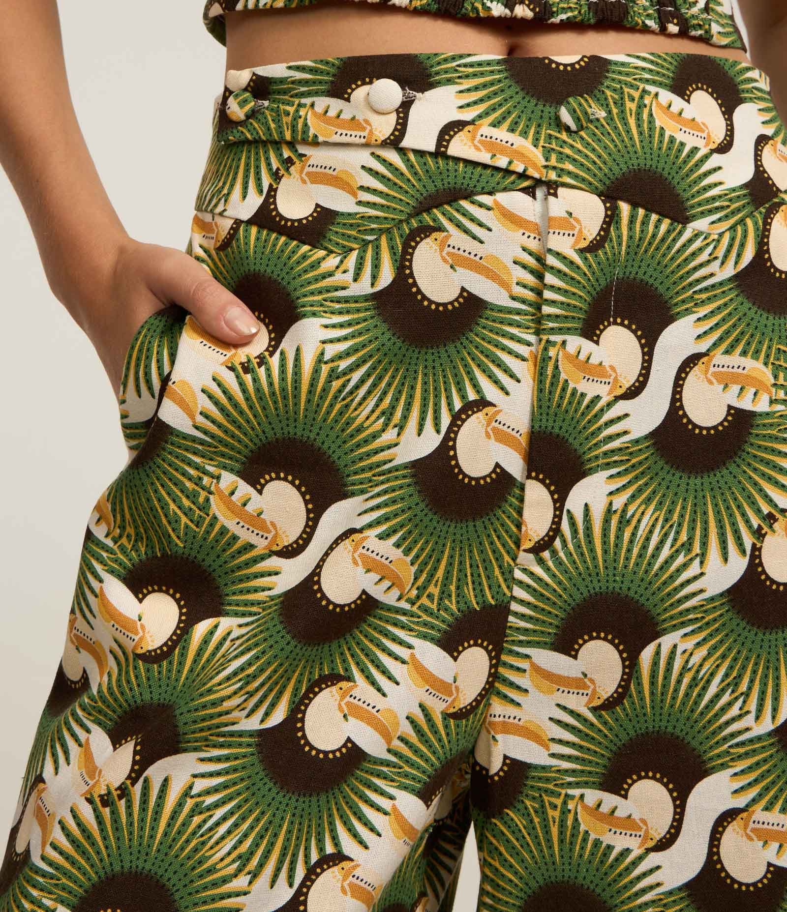 Calça Pantalona em Viscose e Linho com Estampa Tucanos Verde 4