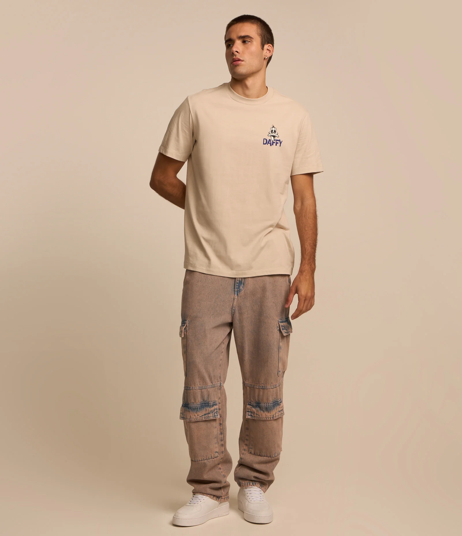 Camiseta Comfort em Algodão com Estampa Patolino Esqueleto Bege 2