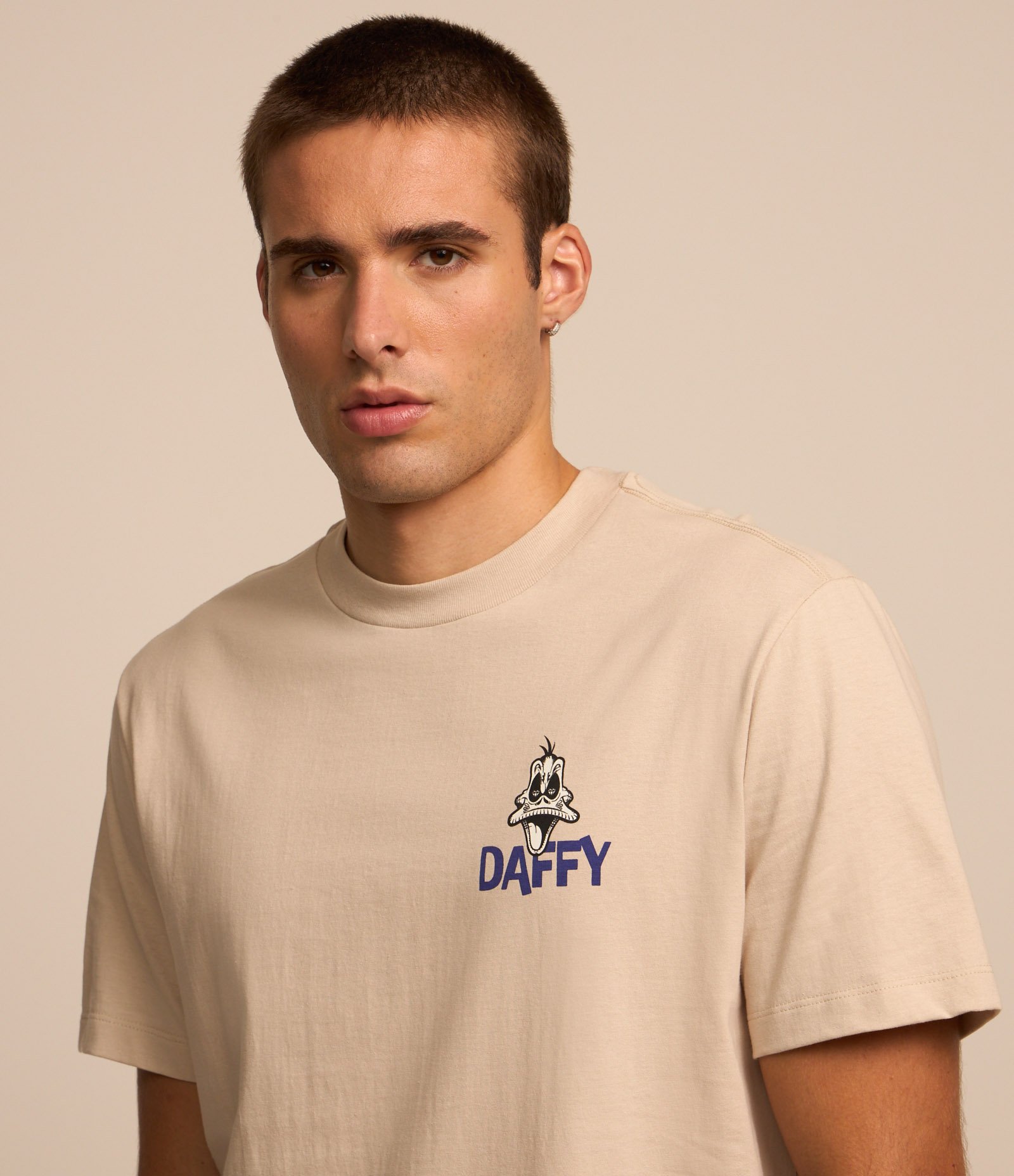 Camiseta Comfort em Algodão com Estampa Patolino Esqueleto Bege 4