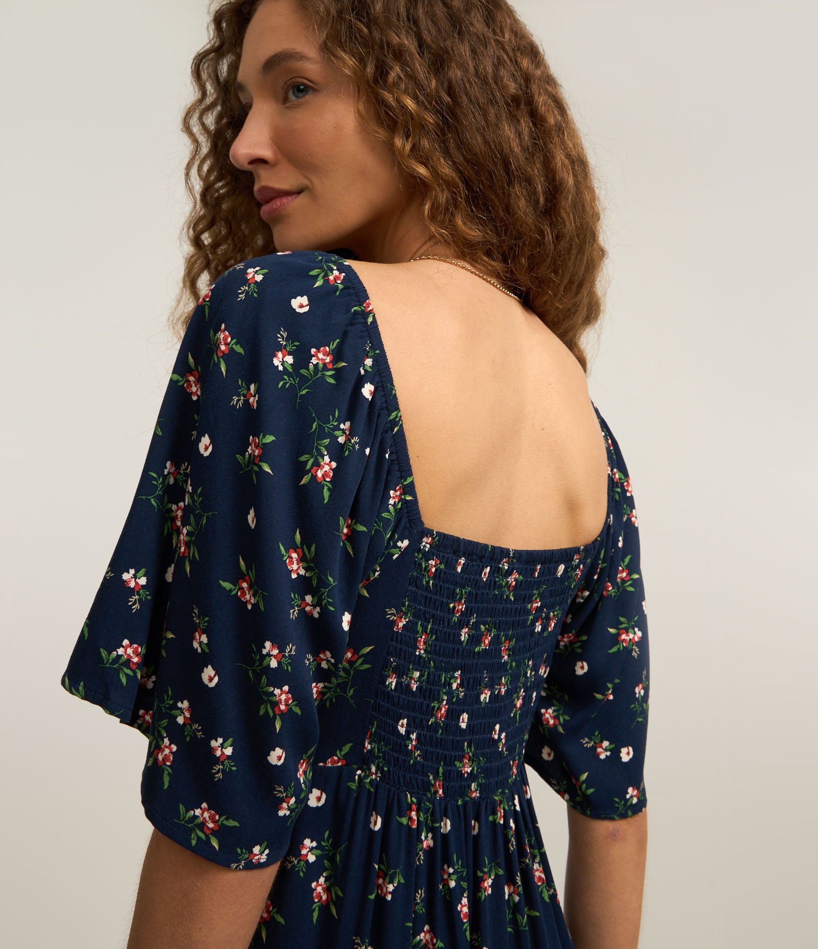 Vestido New Midi em Viscose com Florzinhas Azul 4