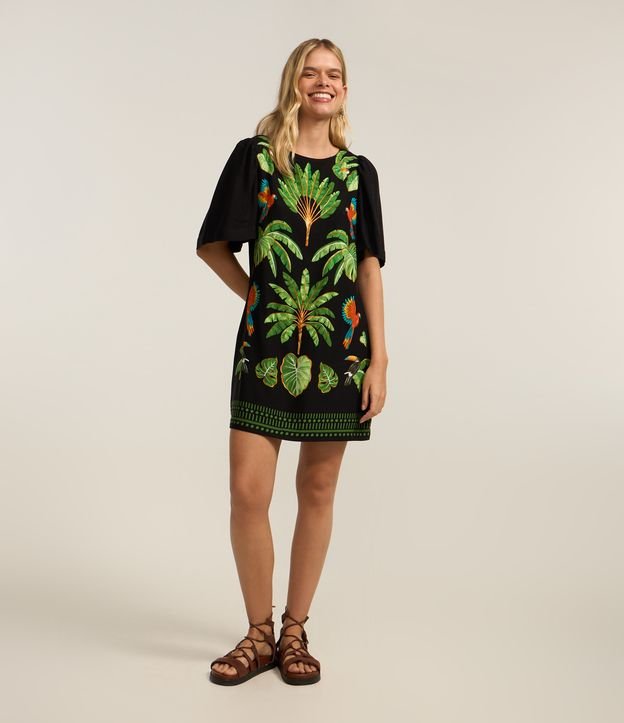 Vestido Curto em Viscose com Estampa Tropical