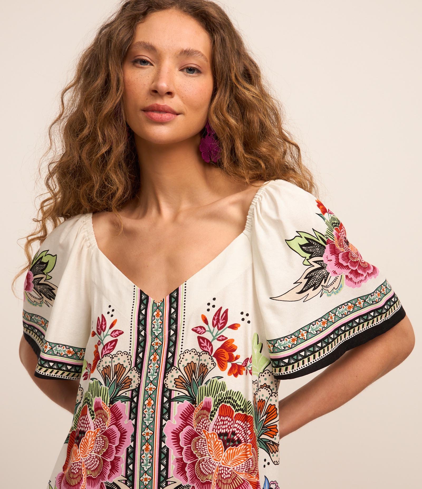 Vestido Curto em Viscose e Linho com Estampa Etnica Floral Branco 3