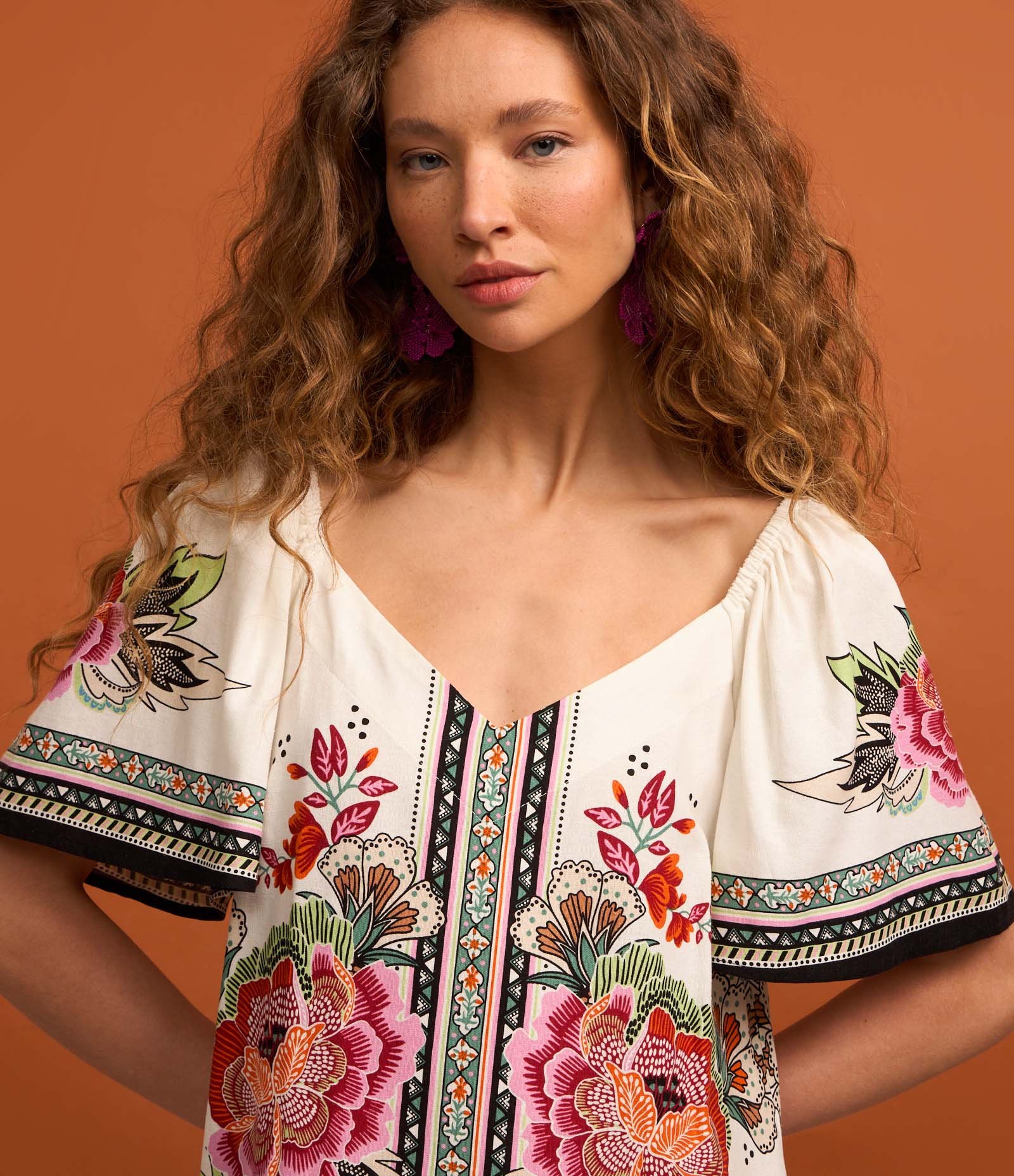 Vestido Curto em Viscose e Linho com Estampa Etnica Floral Branco 5