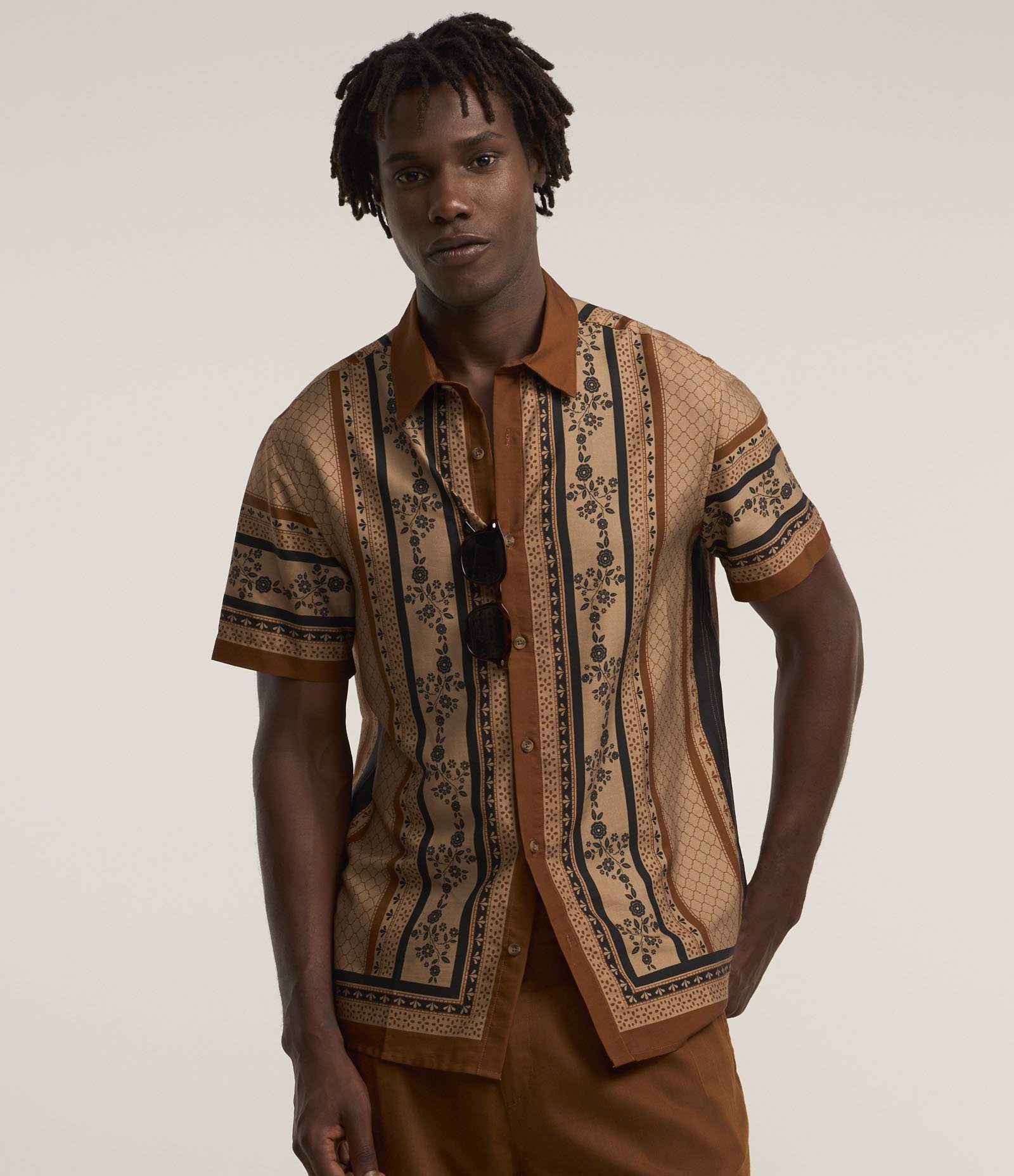 Camisa Regular em Flamê com Estampa de Lenço Marrom 1
