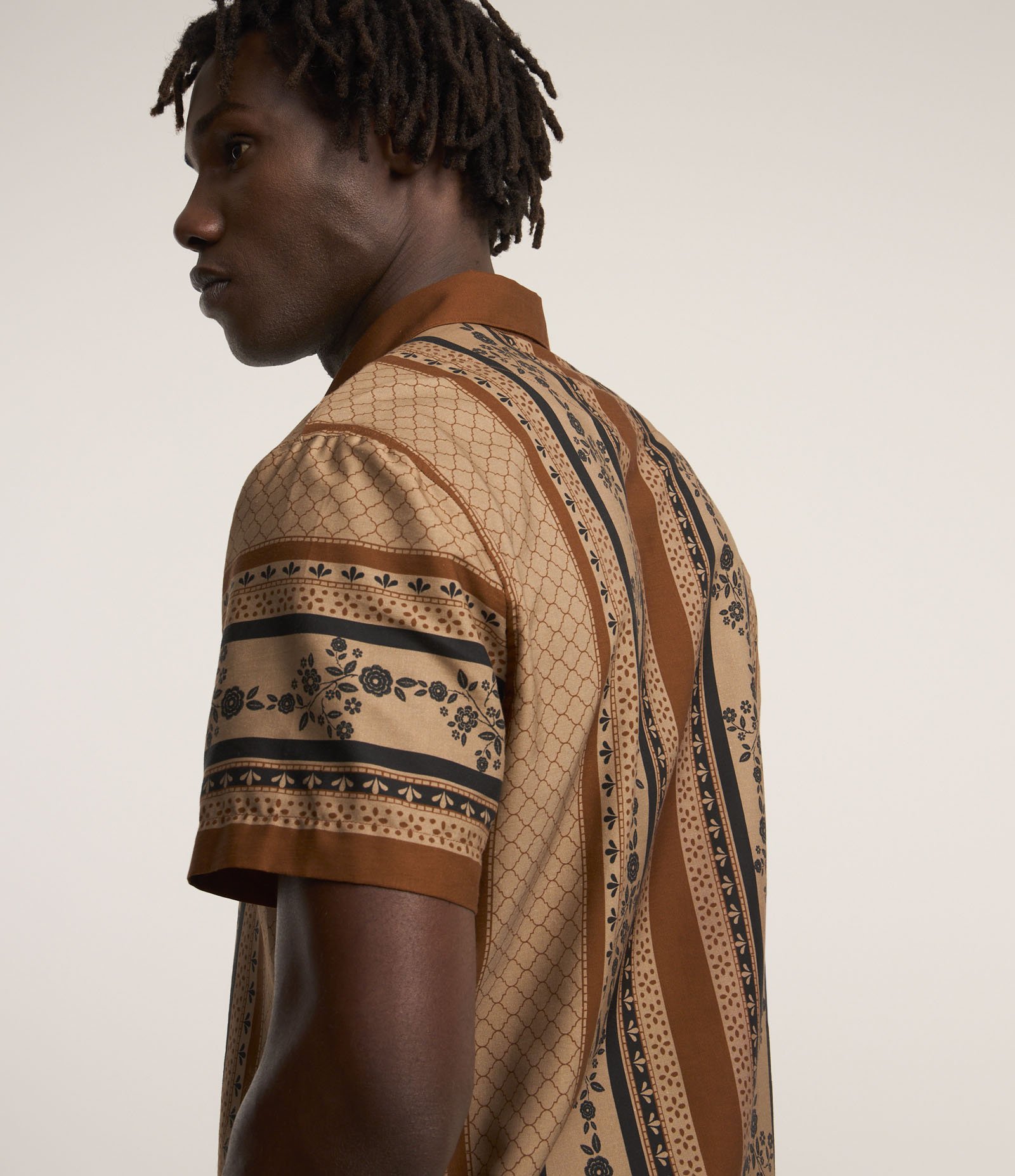 Camisa Regular em Flamê com Estampa de Lenço Marrom 4