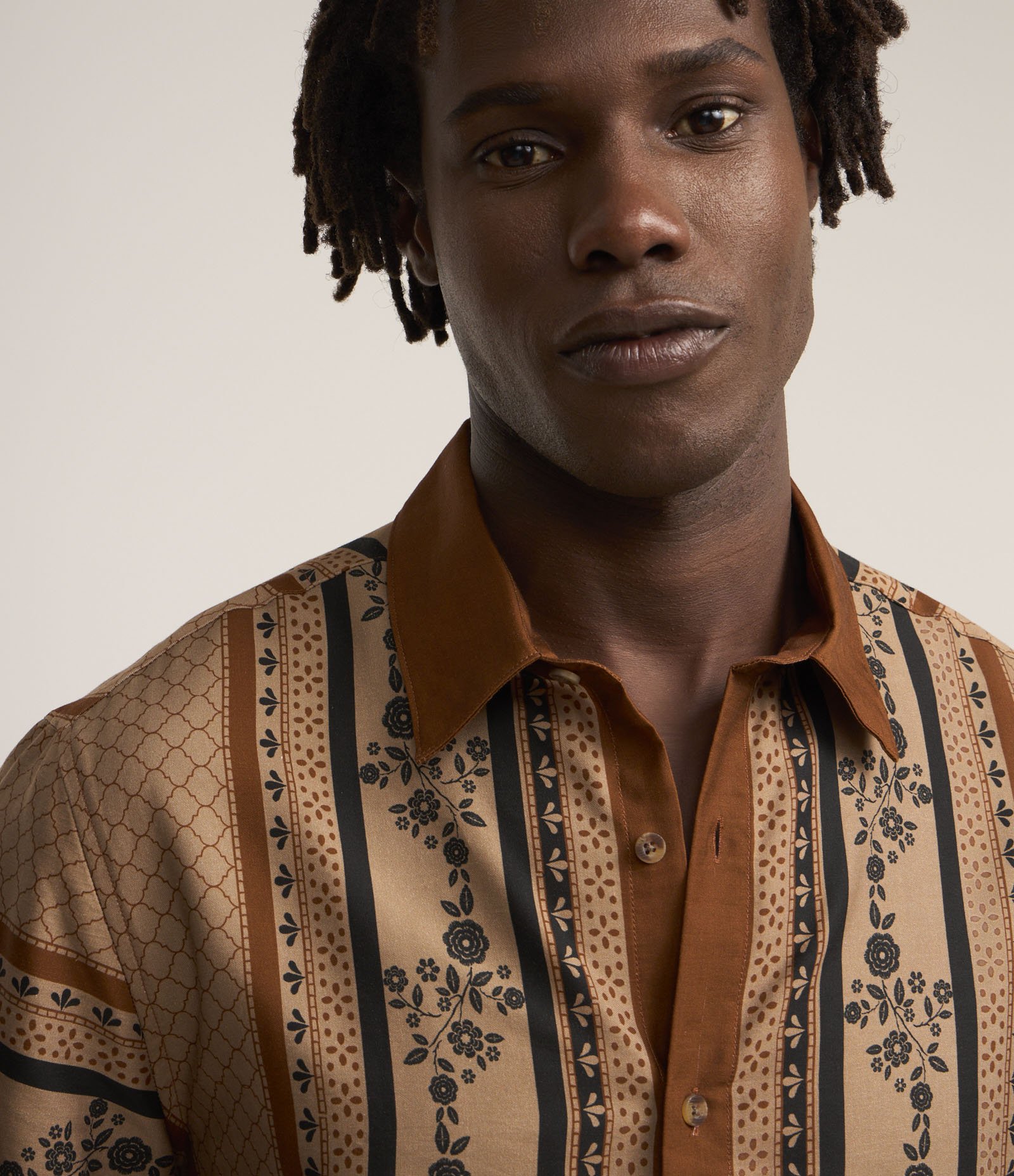 Camisa Regular em Flamê com Estampa de Lenço Marrom 5