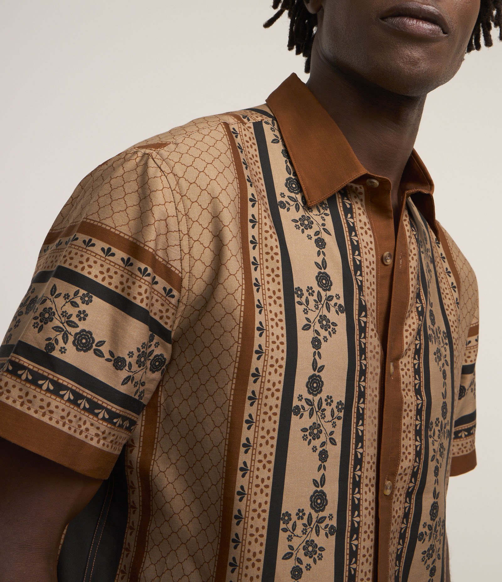 Camisa Regular em Flamê com Estampa de Lenço Marrom 6