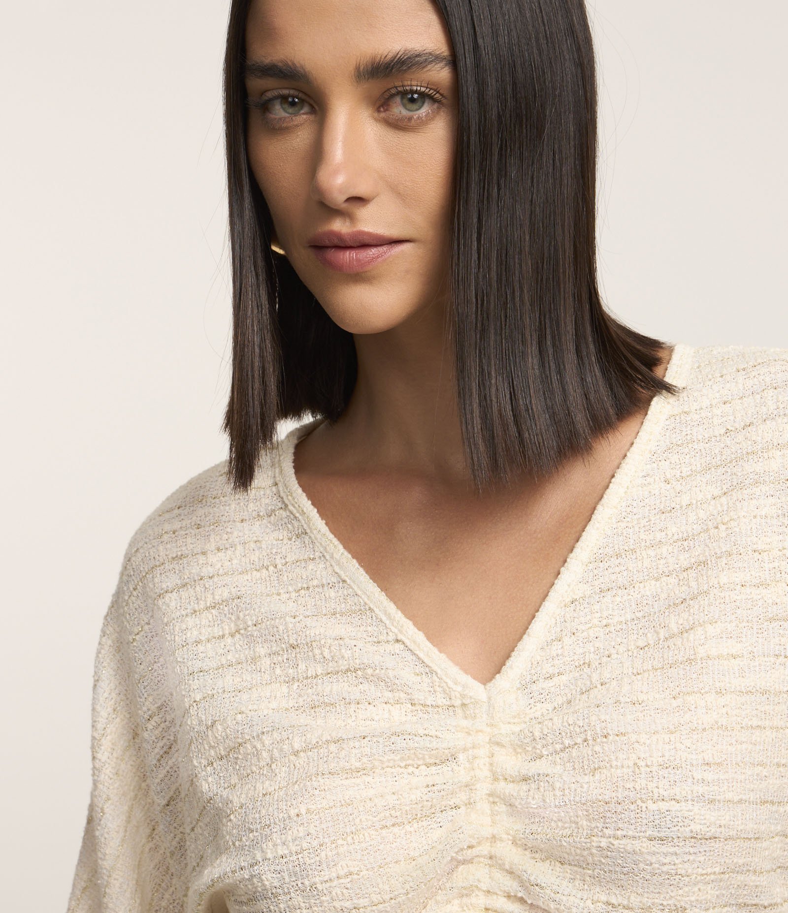 Blusa Curta Texturizada com Franzido e Amarração Off White 5