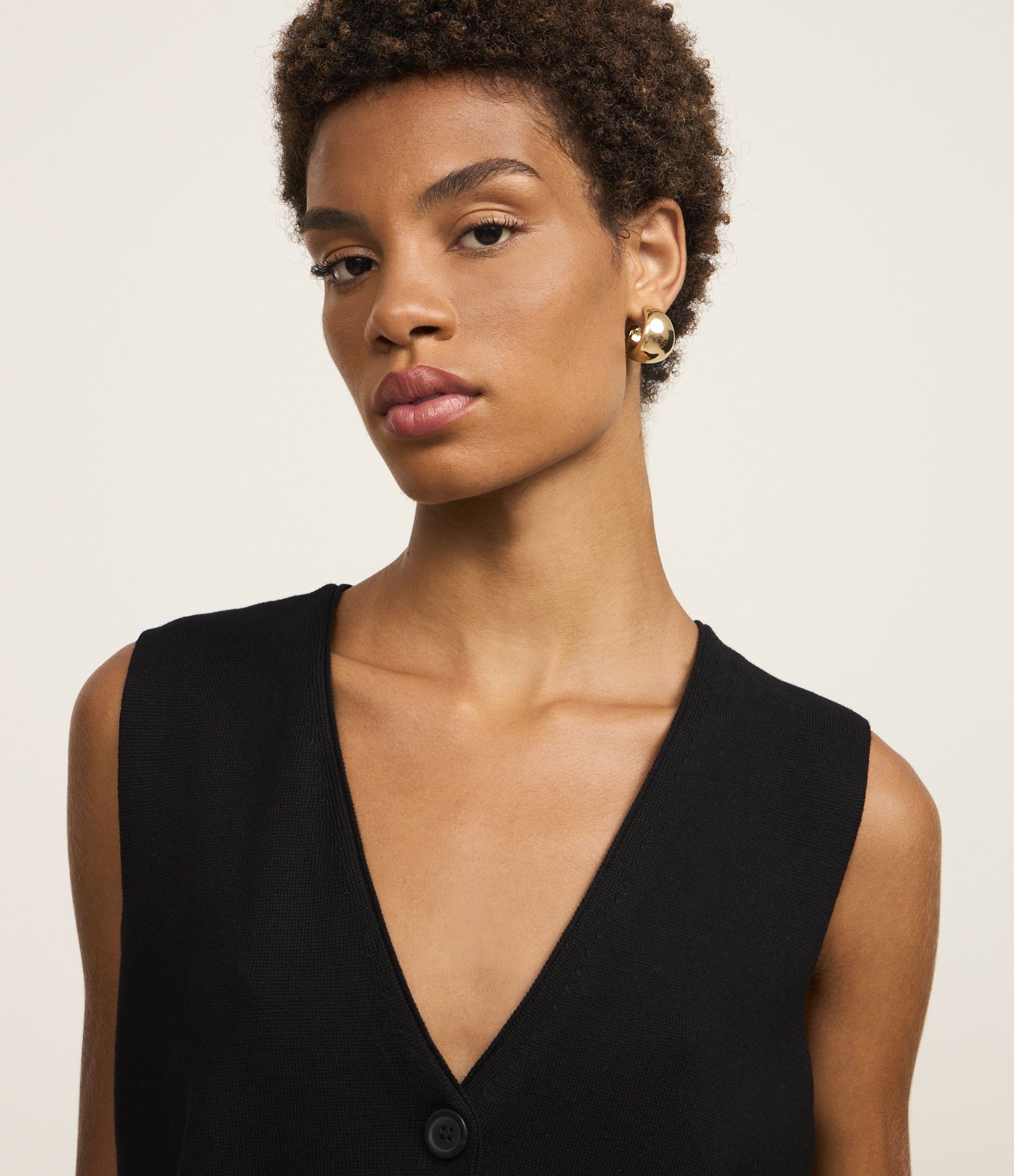 Colete Reto Alongado em Tricot com Botões Preto 4