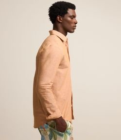 Camisa Regular Básica em Linho com Gola Colarinho