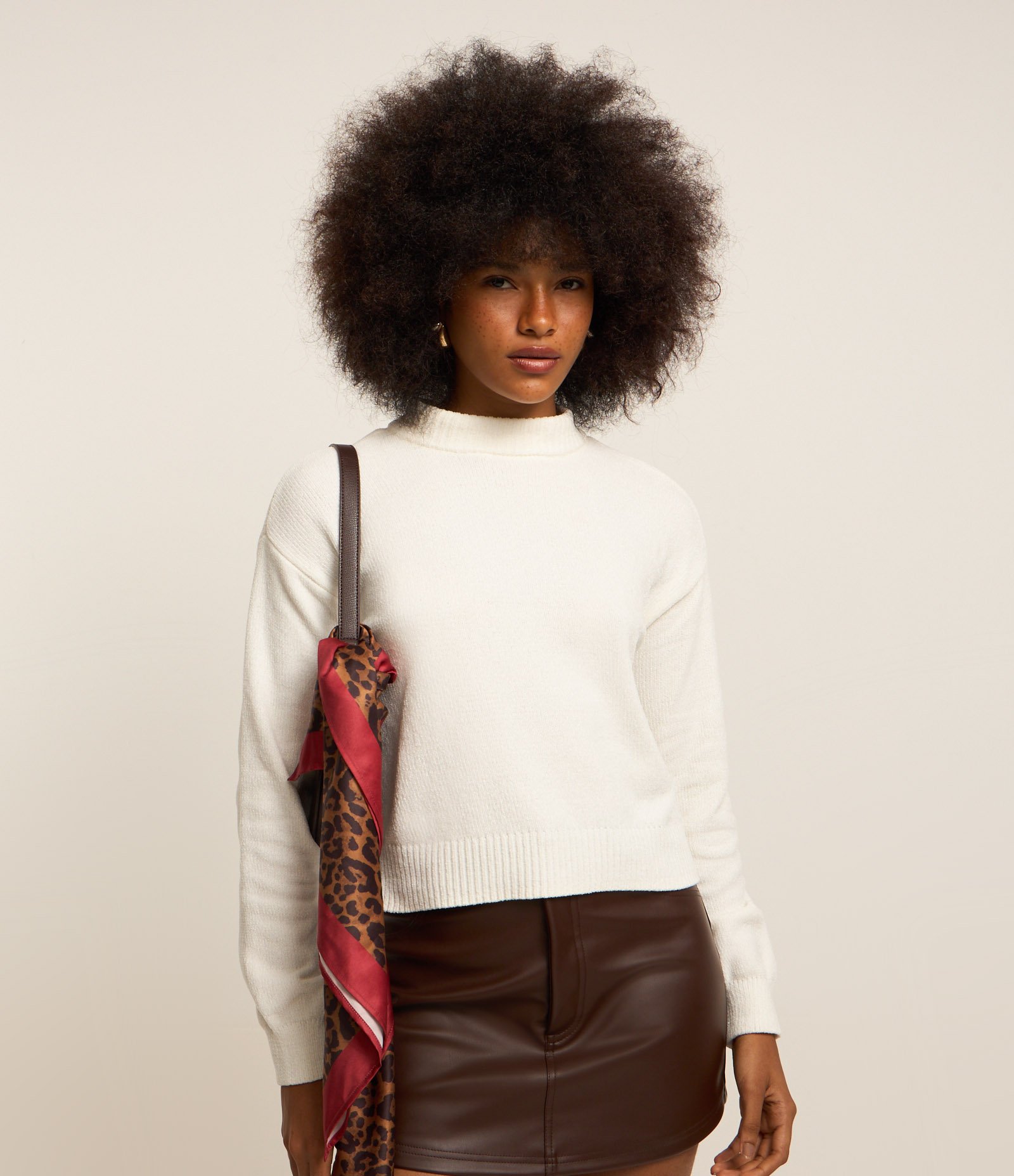 Suéter em Chenille com Golinha Alta e Ribanas Branco 1