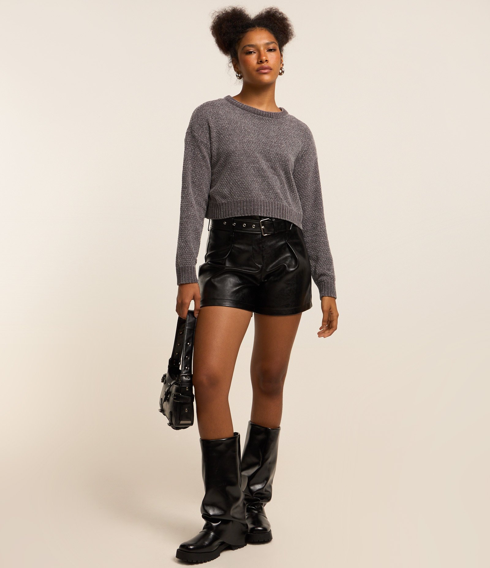 Suéter Curto em Tricô com Ponto Diferenciado Cinza 2