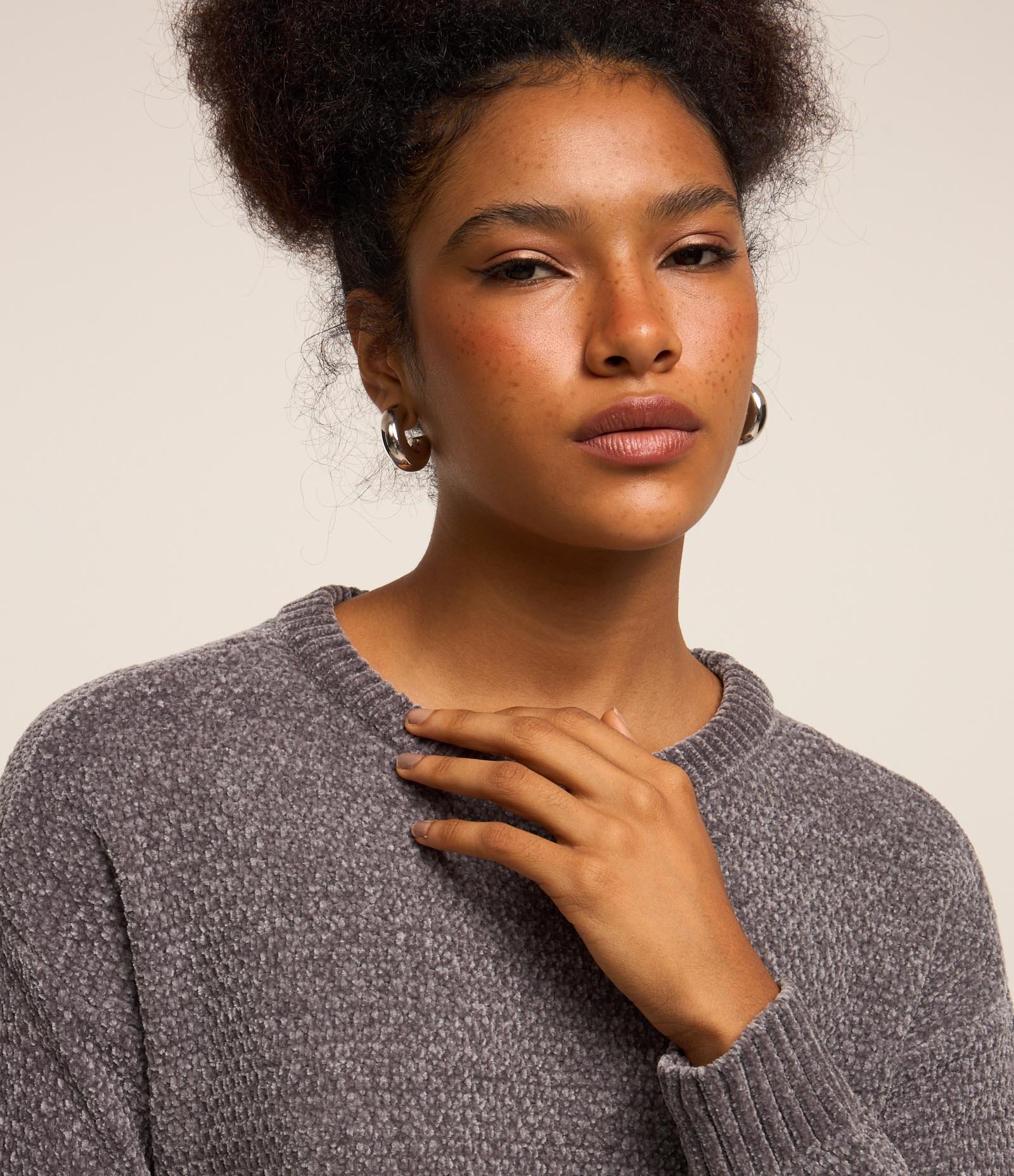 Suéter Curto em Tricô com Ponto Diferenciado Cinza 3