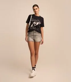 Short Cintura Alta em Jeans com Ilhós Aplicados