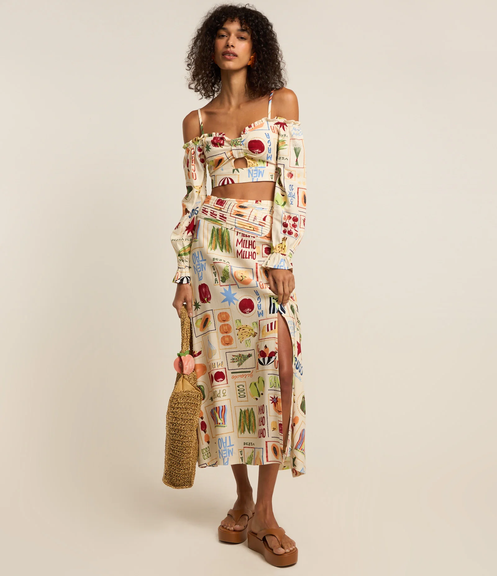 Blusa Cropped em Viscose e Linho com Estampa de Frutinhas Multicores 2