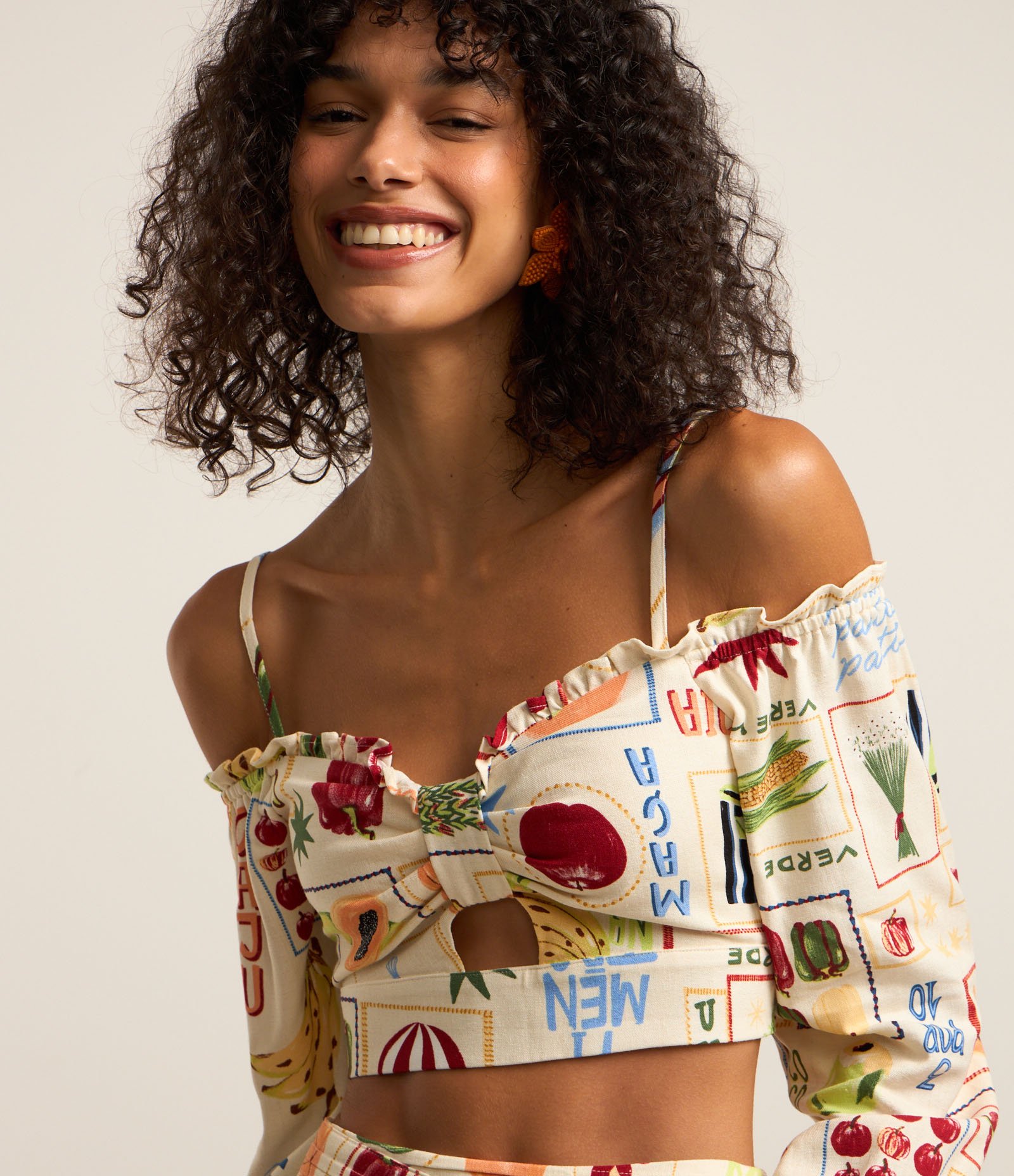 Blusa Cropped em Viscose e Linho com Estampa de Frutinhas Multicores 3