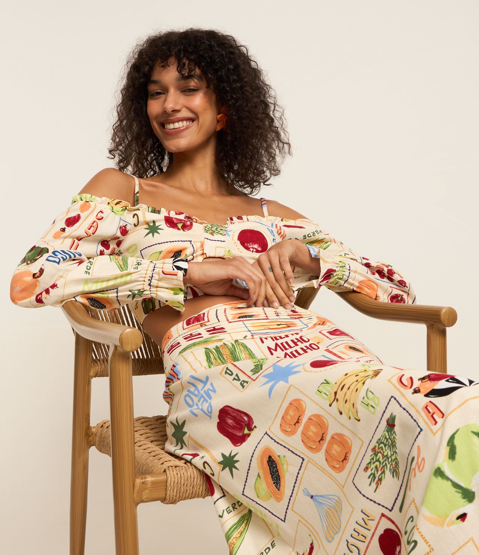 Blusa Cropped em Viscose e Linho com Estampa de Frutinhas Multicores 4