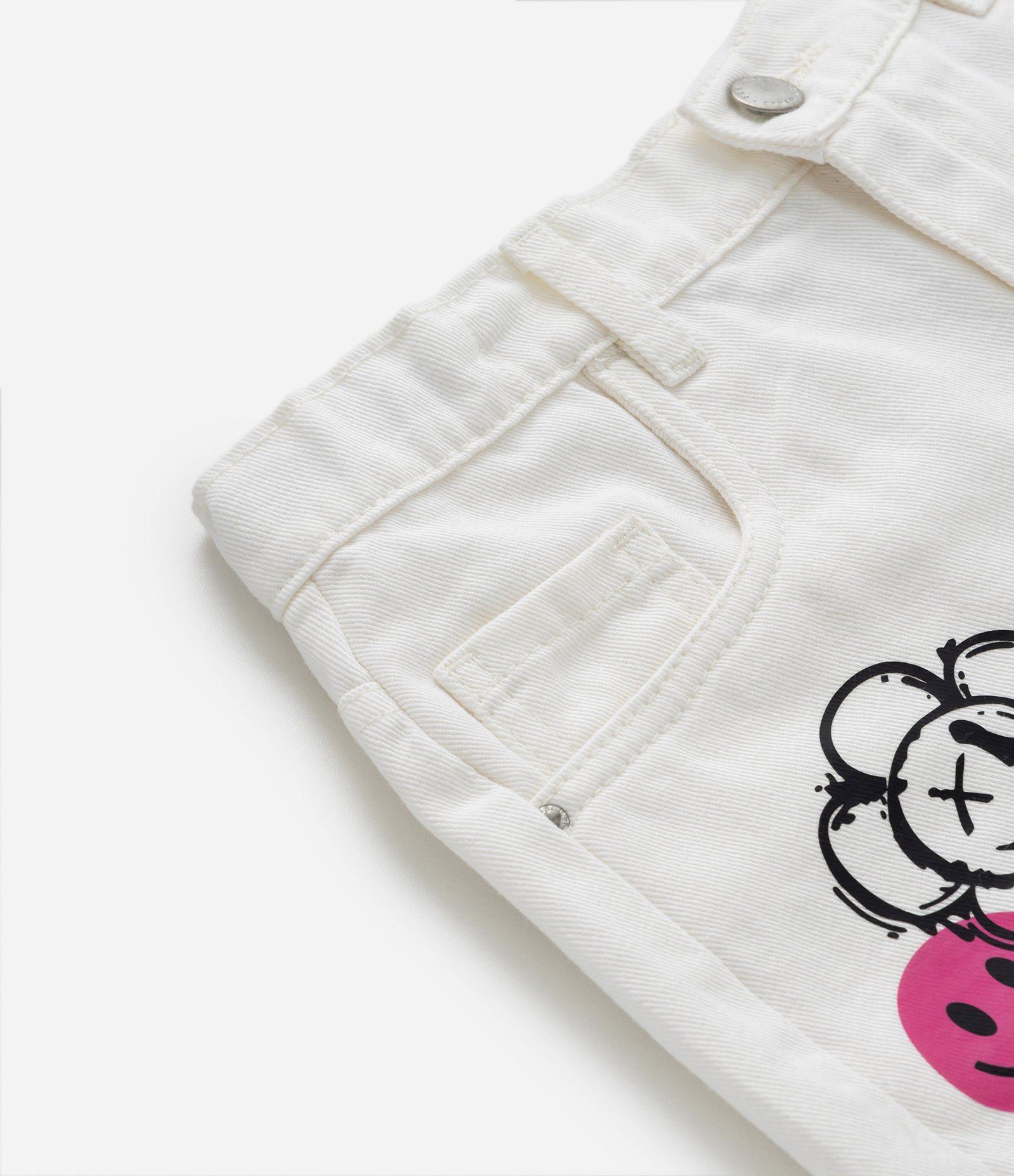 Short Infantil em Jeans com Estampa Ursinho - Tam 5 a 14 Anos Branco Neve 4