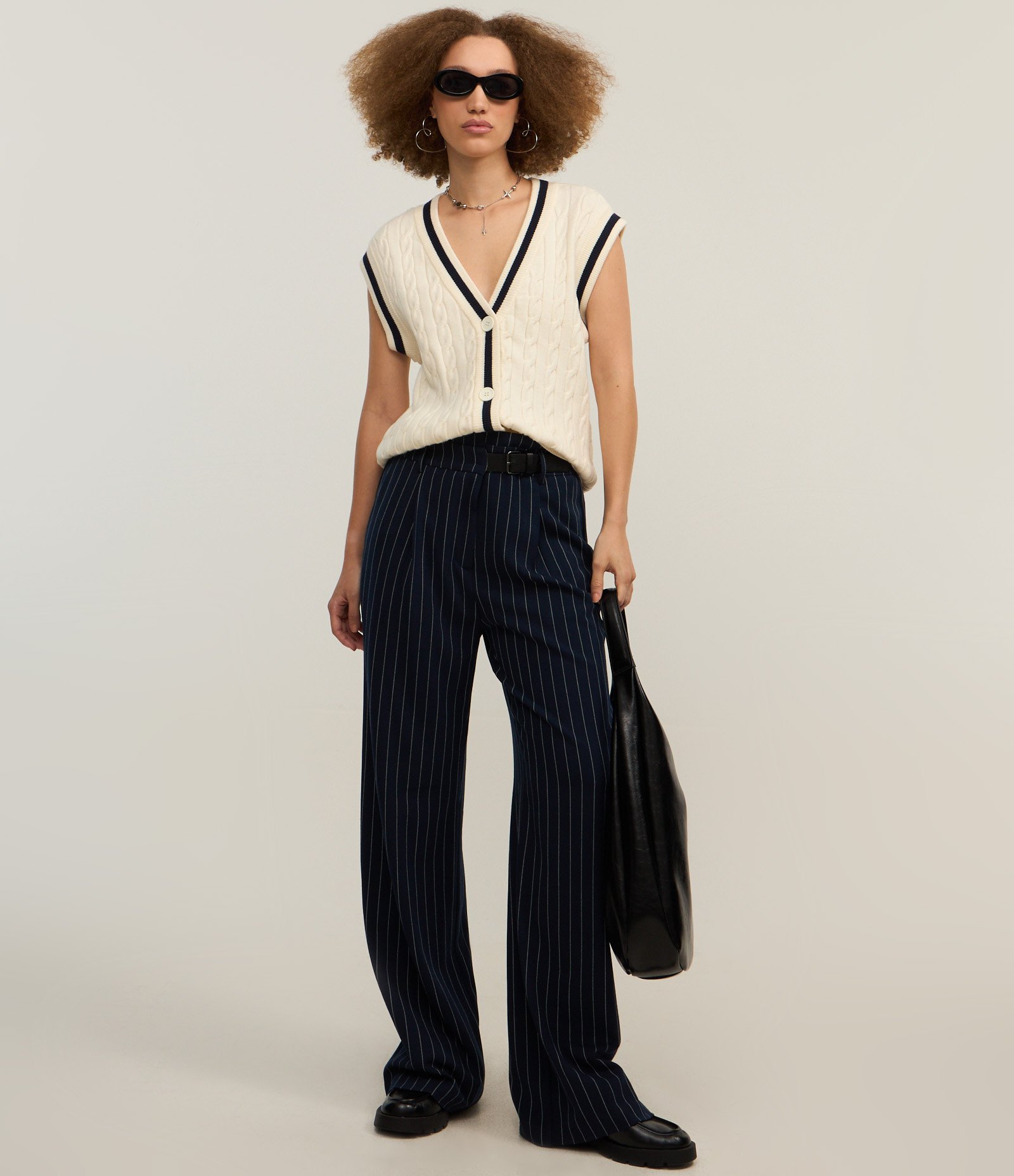 Colete em Tricô com Textura e Listra Contrastantes Branco 2