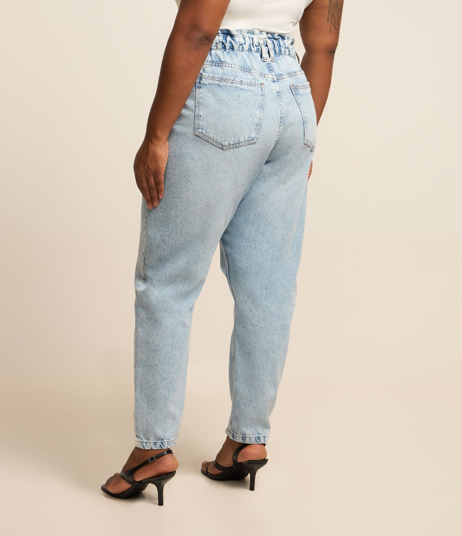 Calça Clochard em Jeans Delavê Curve & Plus Size Azul 3