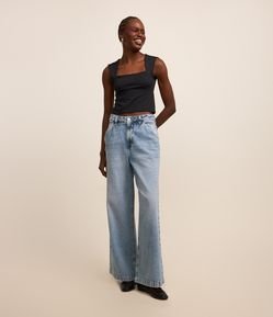 Calça Super Ampla em Jeans com Efeito Marmorizado com Correntinha