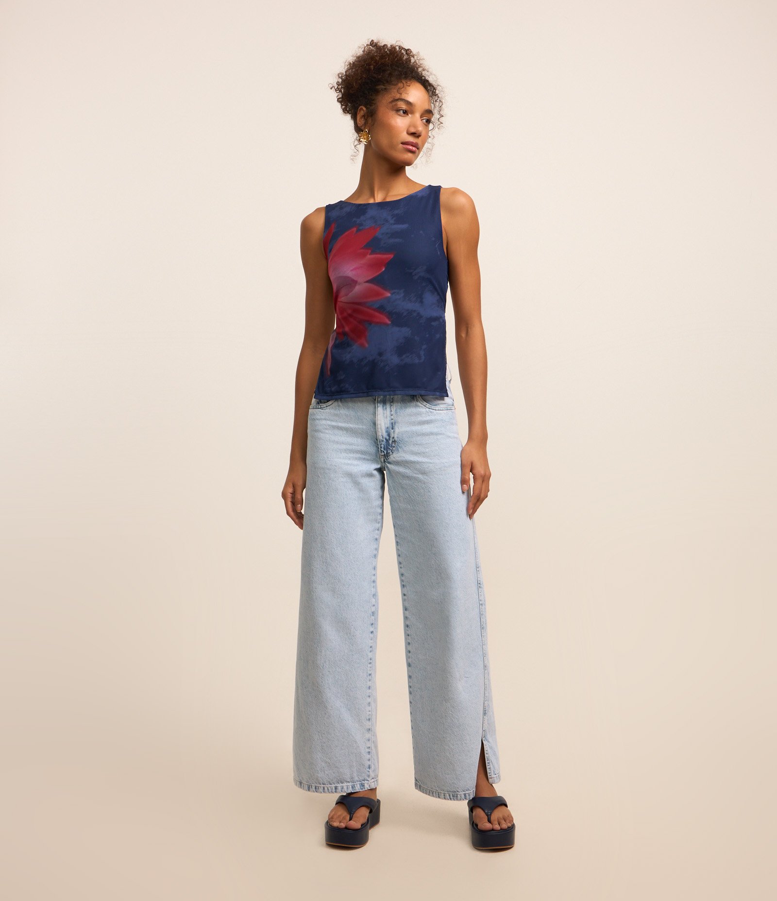 Calça Wide Leg Jeans Marmorizado e Fendinha Lateral Azul 1