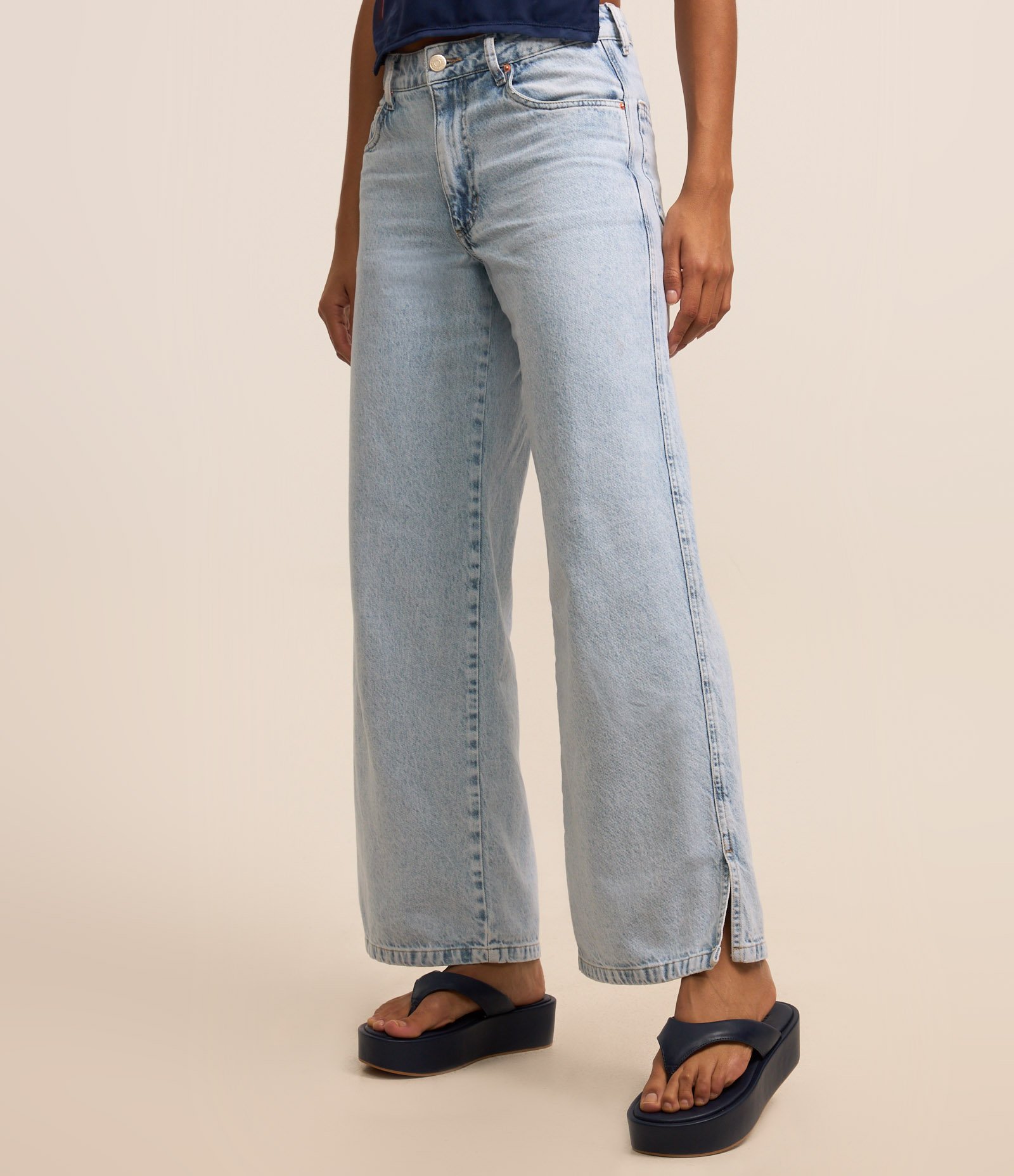 Calça Wide Leg Jeans Marmorizado e Fendinha Lateral Azul 3