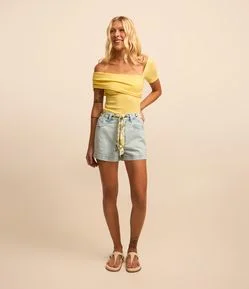 Short Slim em Jeans com Ilhós e Lencinho