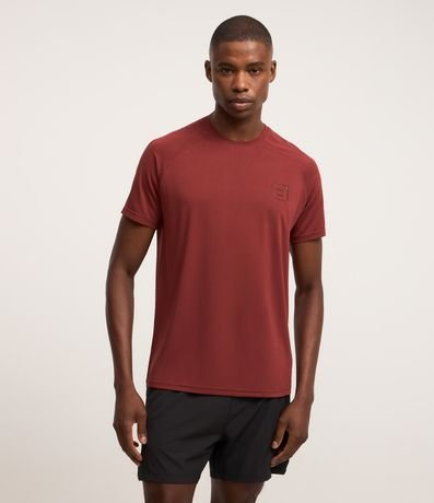 Camiseta Esportiva em Tecnologia Dry com Textura e Estampa Lettering Refletiva Menor preço em Camiseta Esportiva em Tecnologia Dry com Textura e Estampa Lettering Refletiva