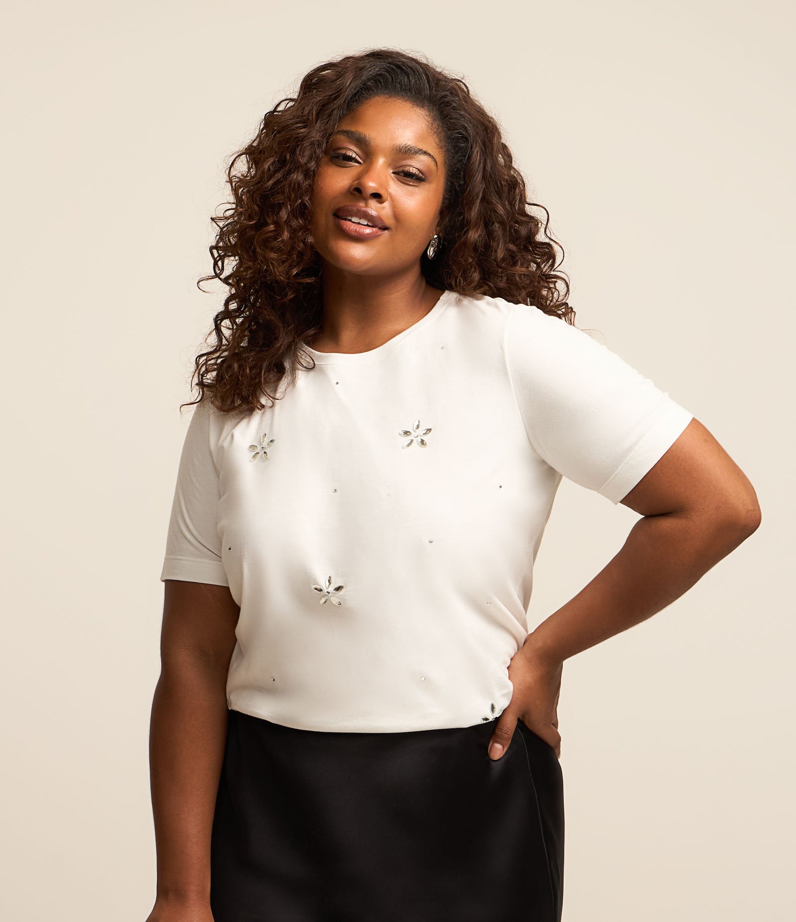 Blusa em Algodão com Aplicação de Flores Curve & Plus Size Branco 2