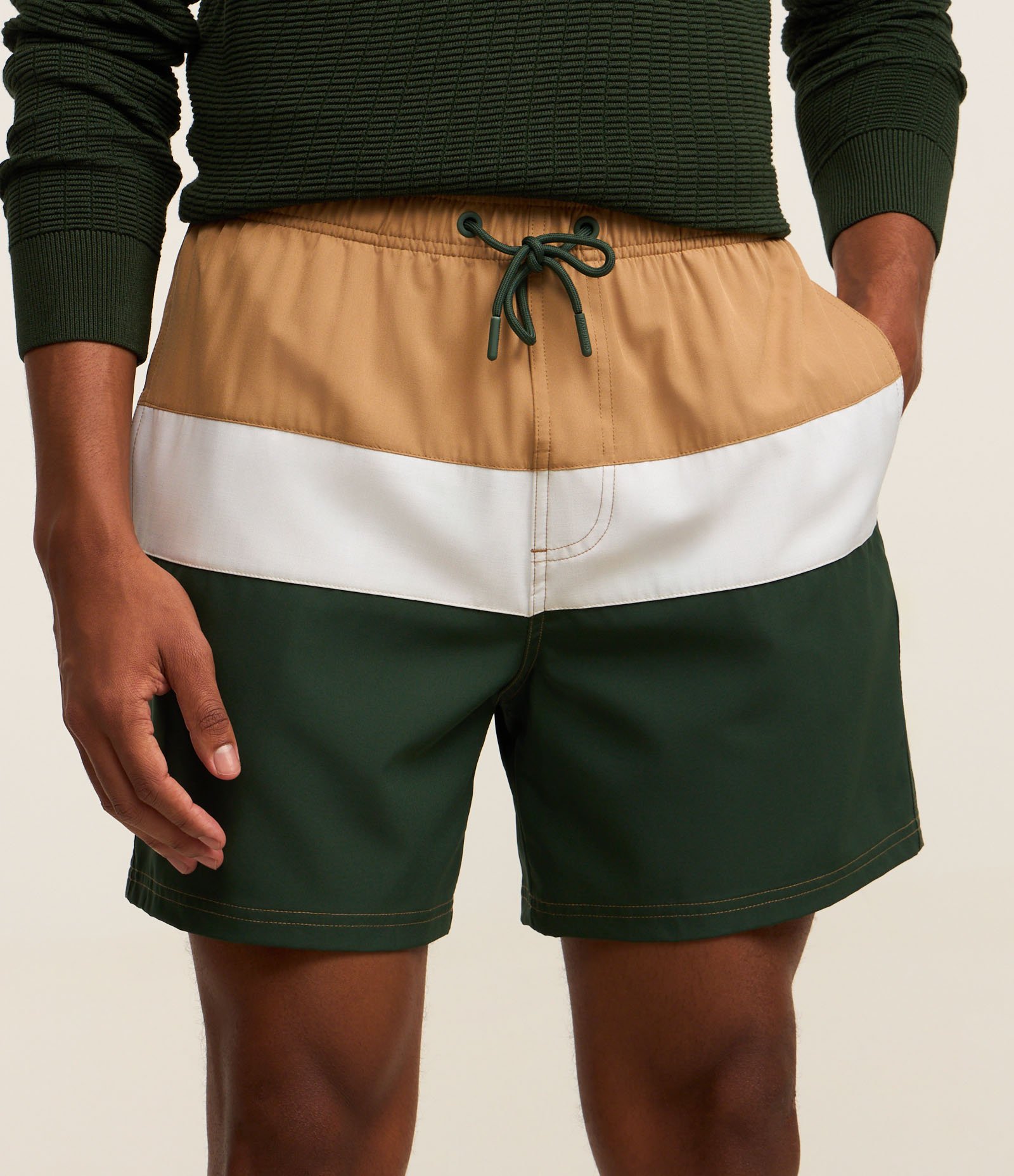 Bermuda em Microfibra com Cós Elástico Bloco de Cores e Textura Bege/Branco/Verde 2