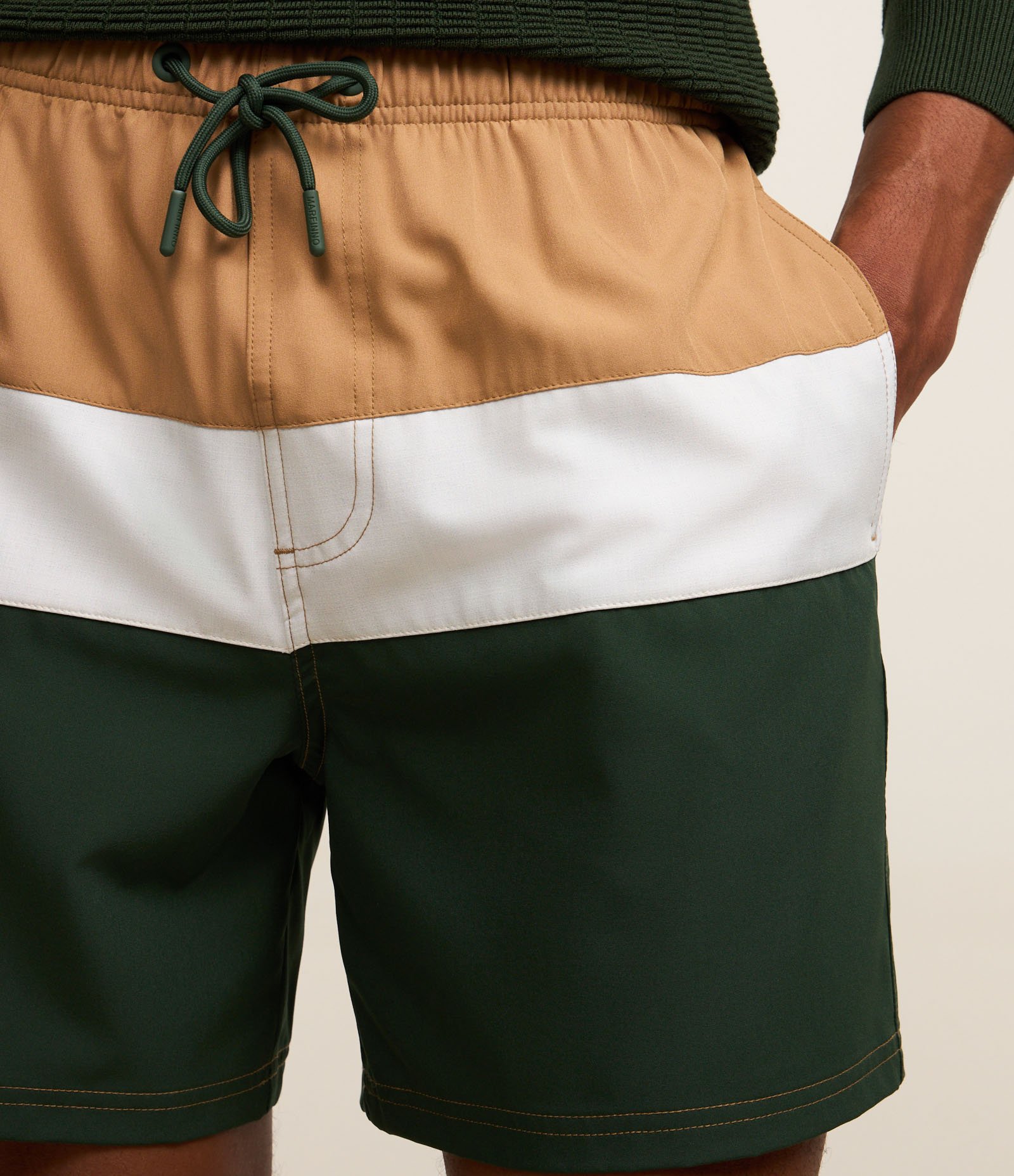 Bermuda em Microfibra com Cós Elástico Bloco de Cores e Textura Bege/Branco/Verde 4