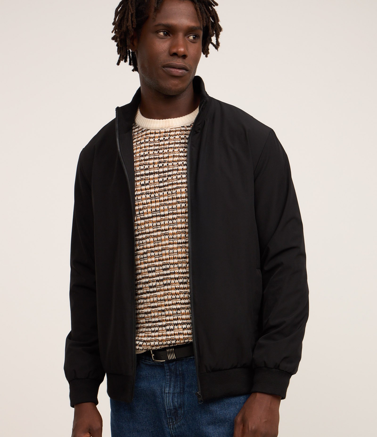 Jaqueta Bomber com Gola Alta Preto 1