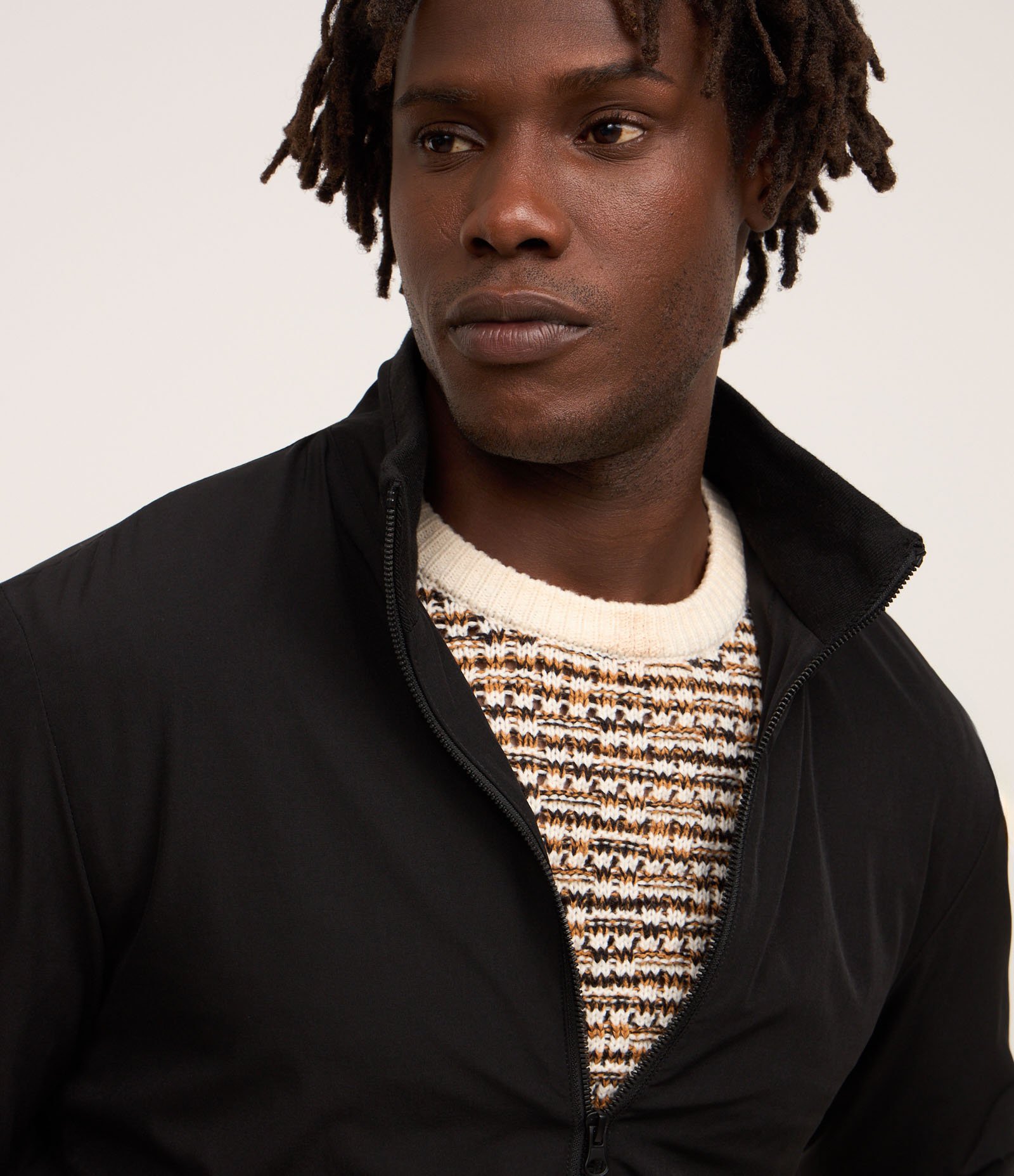 Jaqueta Bomber com Gola Alta Preto 4