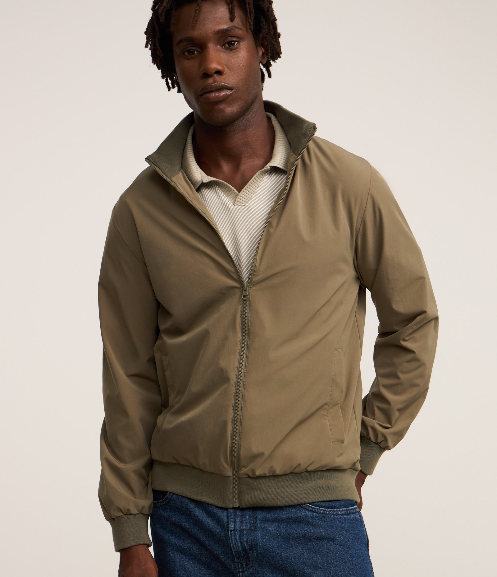 Jaqueta Bomber com Gola Alta Cinza 3