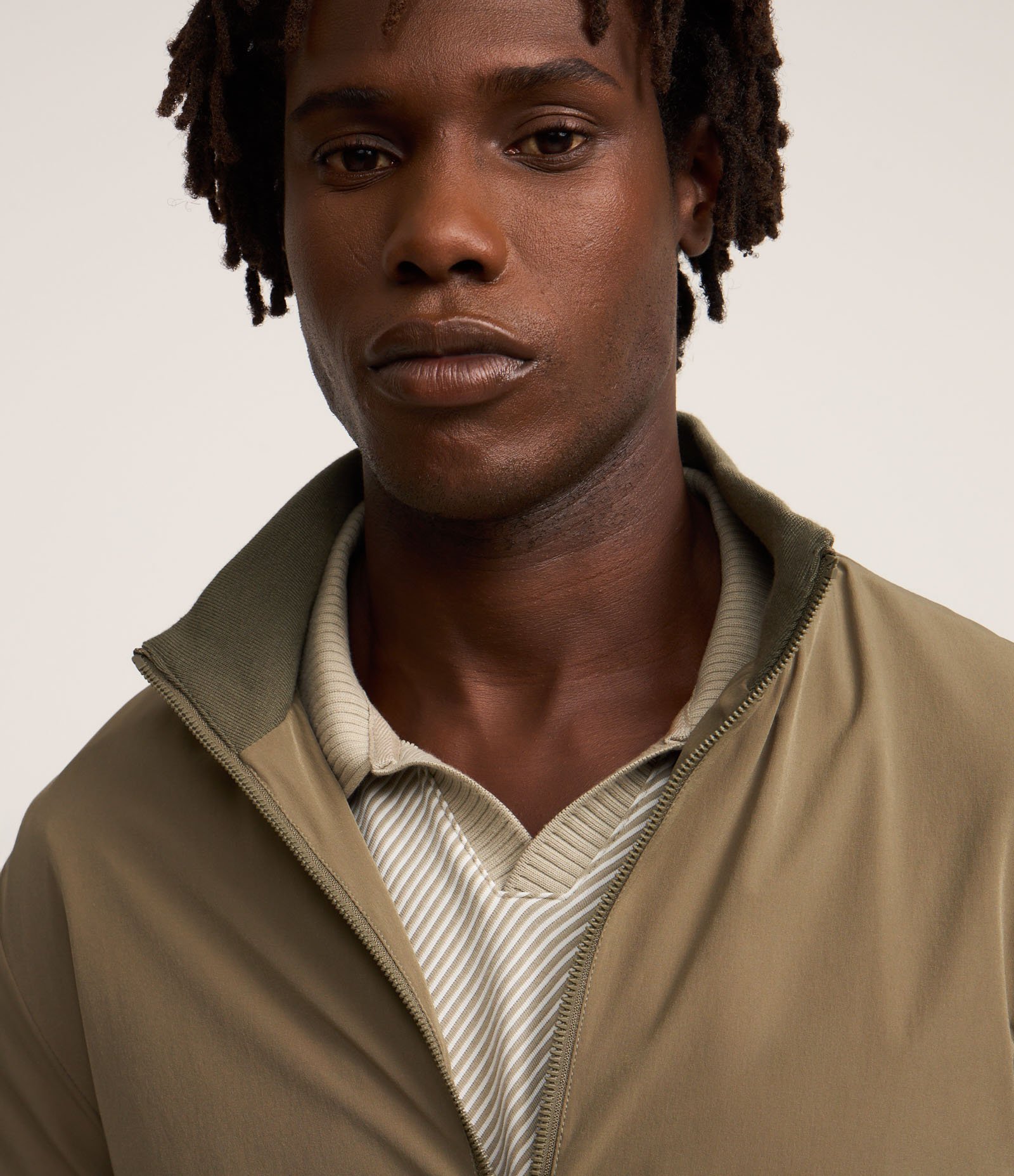 Jaqueta Bomber com Gola Alta Cinza 5