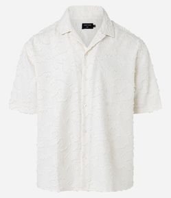 Camisa Boxy com Textura Devoré e Detalhes Navalhados