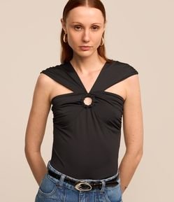 Blusa em Malha com Detalhe no Busto e Alças Largas