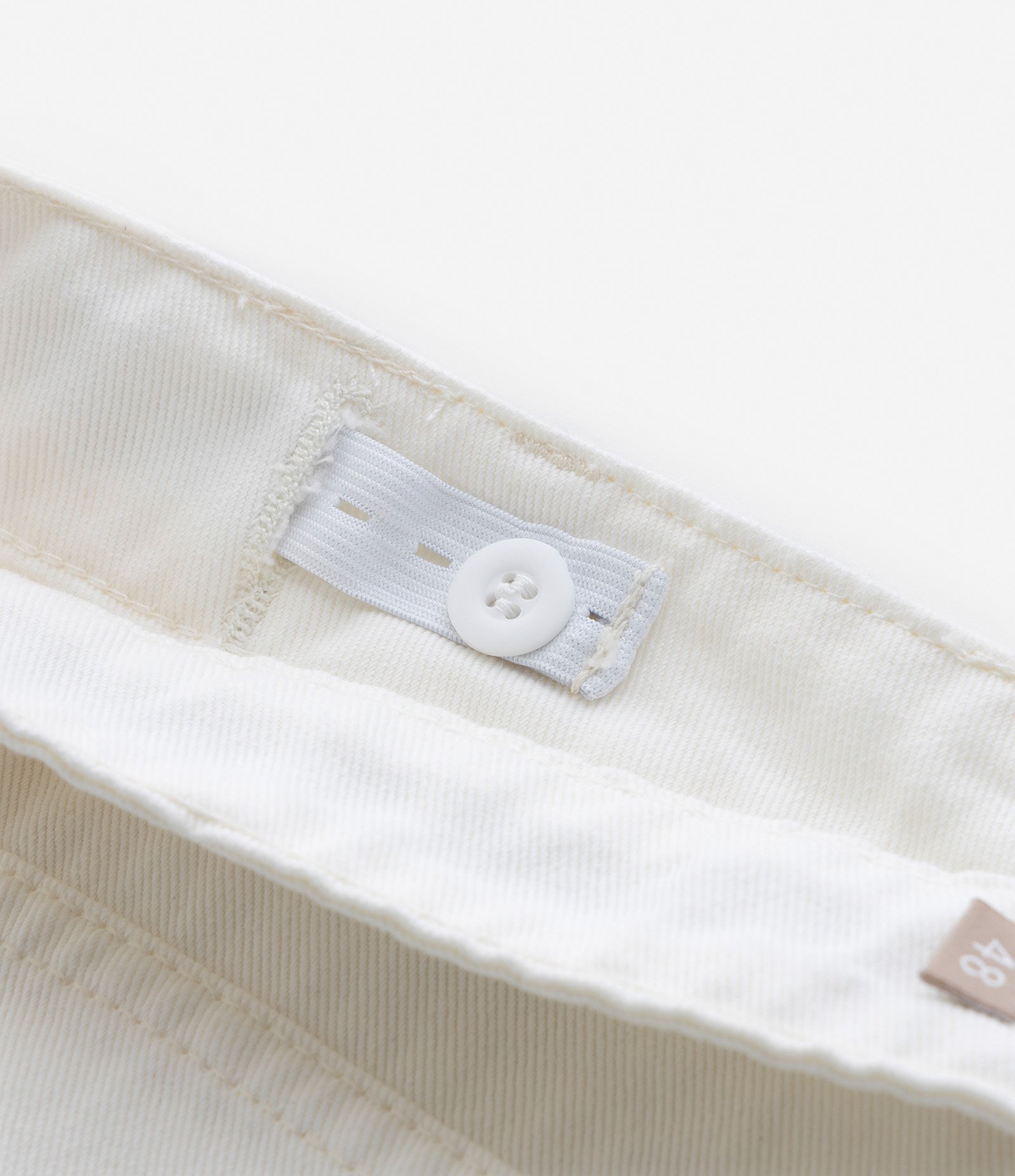 Short Mom em Sarja com Bordado de Cereja Curve & Plus Size Branco 6