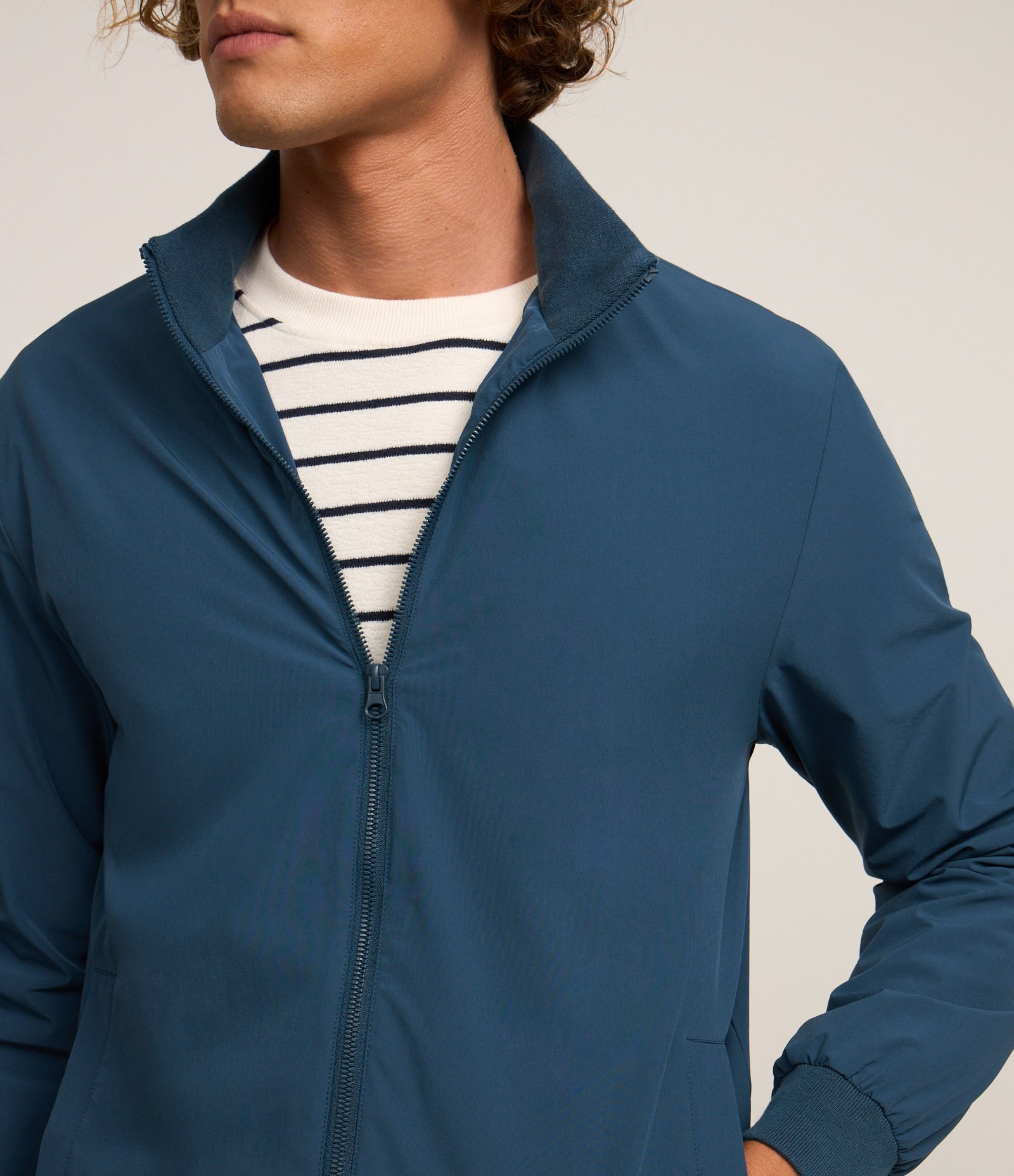 Jaqueta Bomber com Gola Alta 3