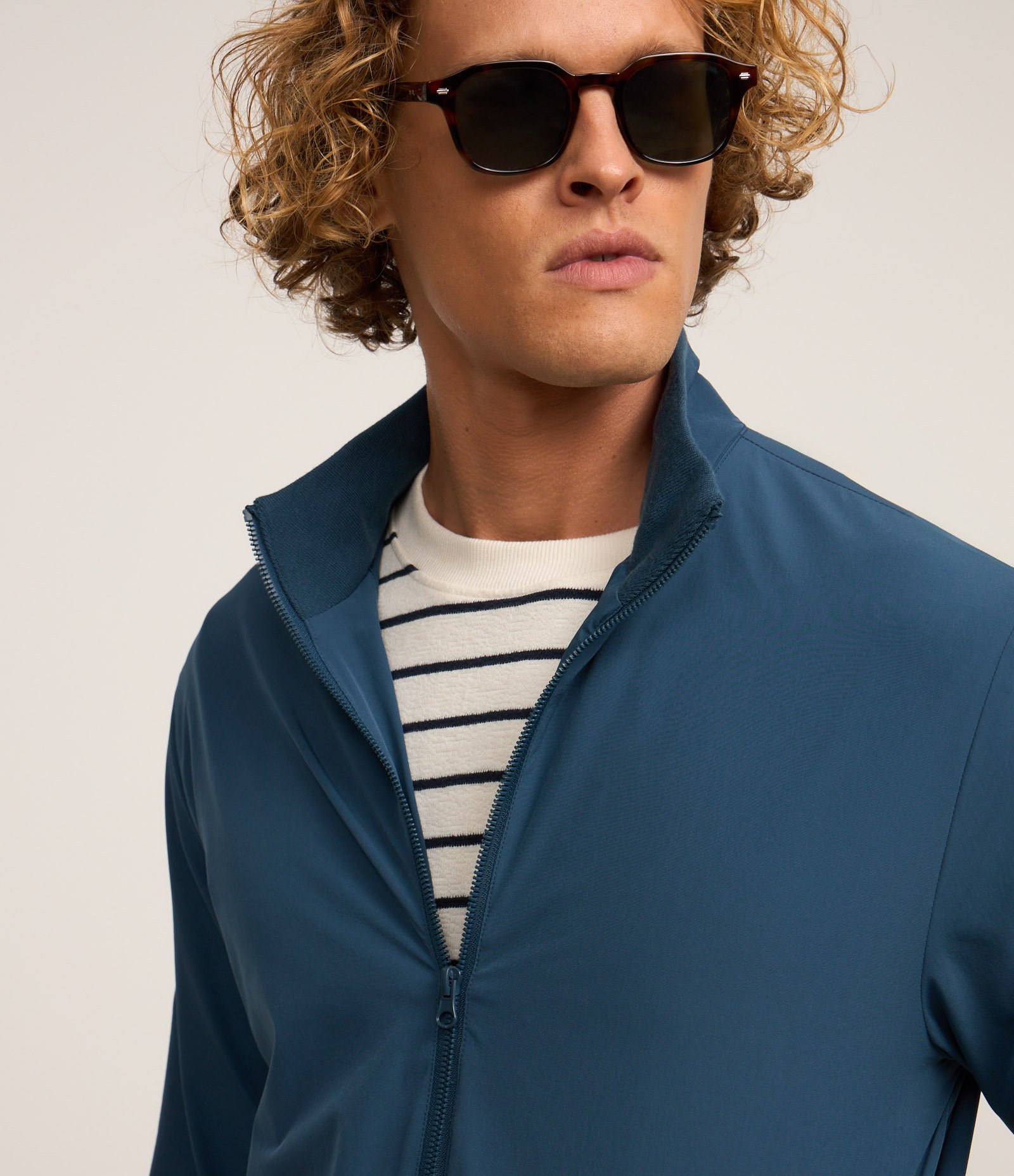 Jaqueta Bomber com Gola Alta 4