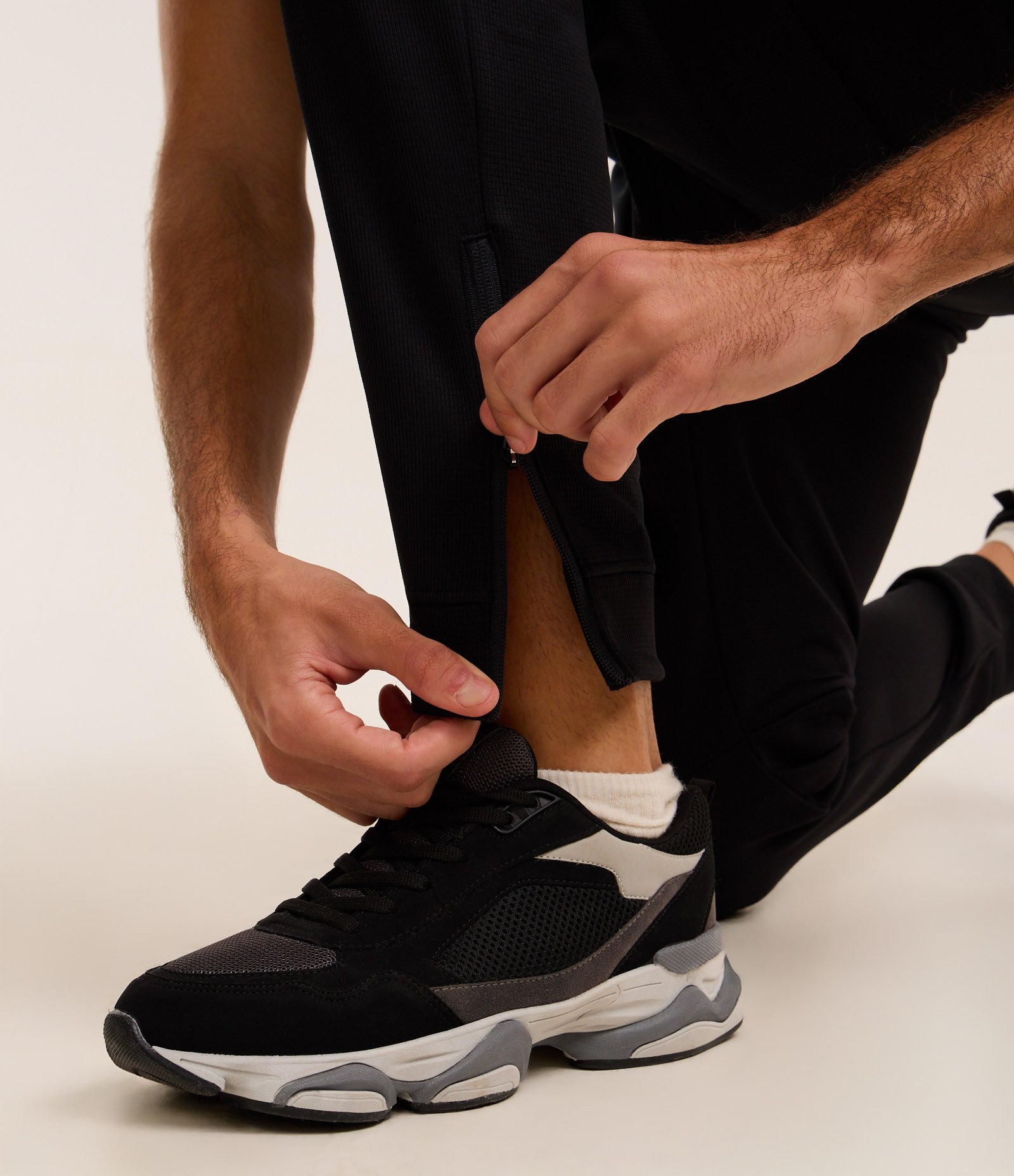 Calça Slim Esportiva com Cós Elástico Preto 3