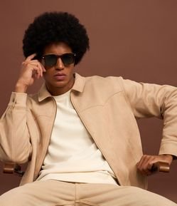 Jaqueta com Detalhes em Recorte e Barra com Elástico