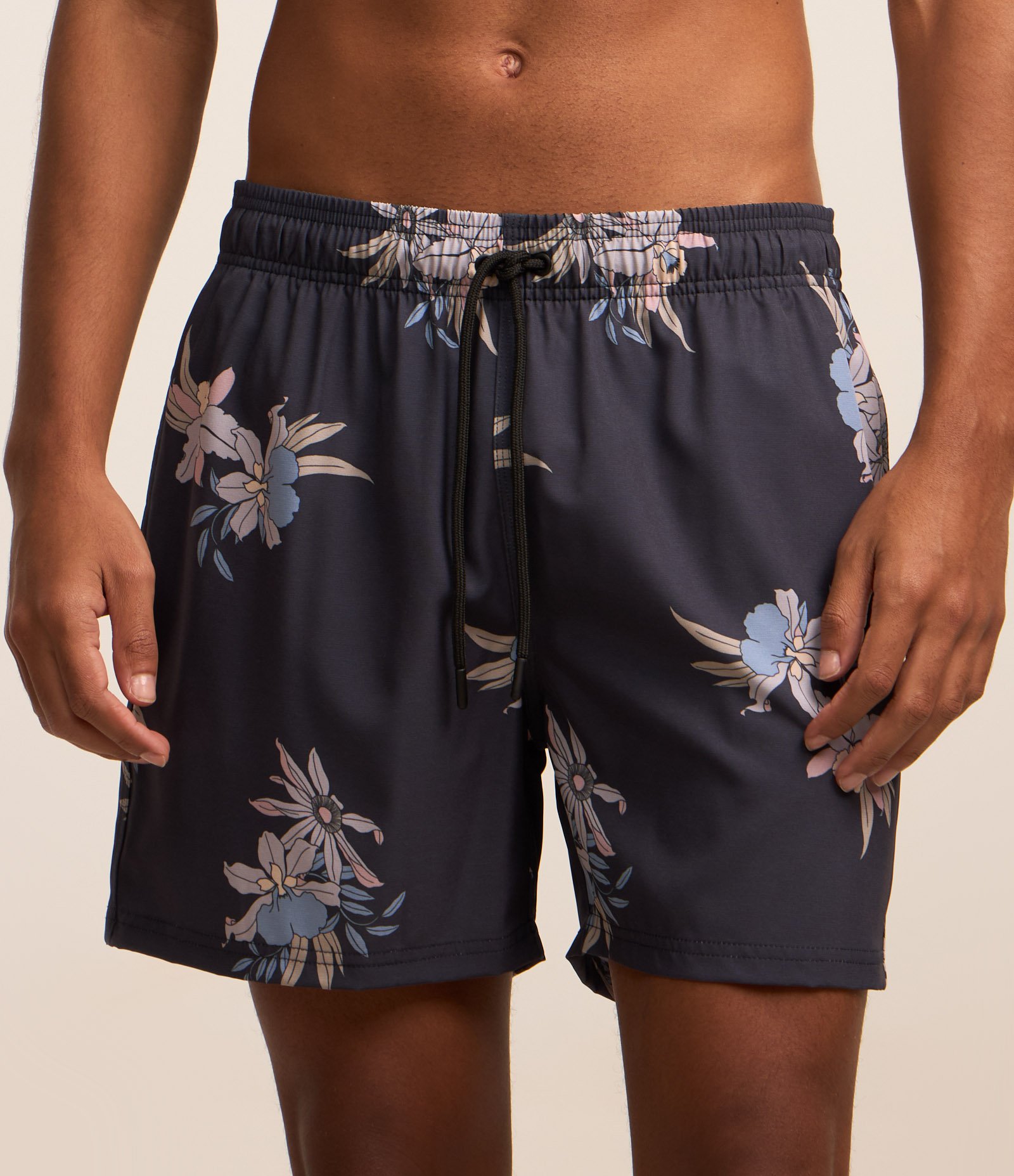 Bermuda em Microfibra com Textura e Estampa Floral Preto 2