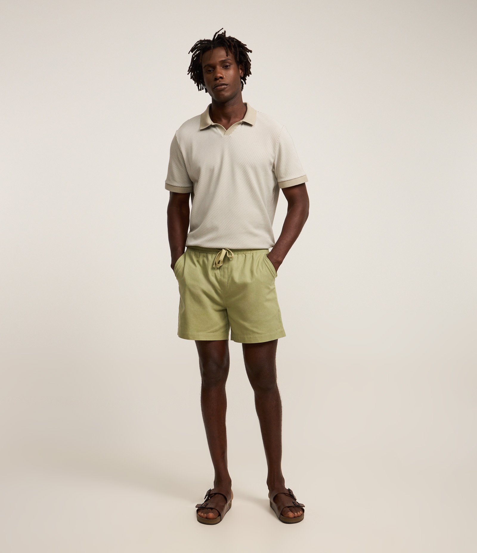 Bermuda em Algodão com Linho e Cós Elástico Verde Oliva 1